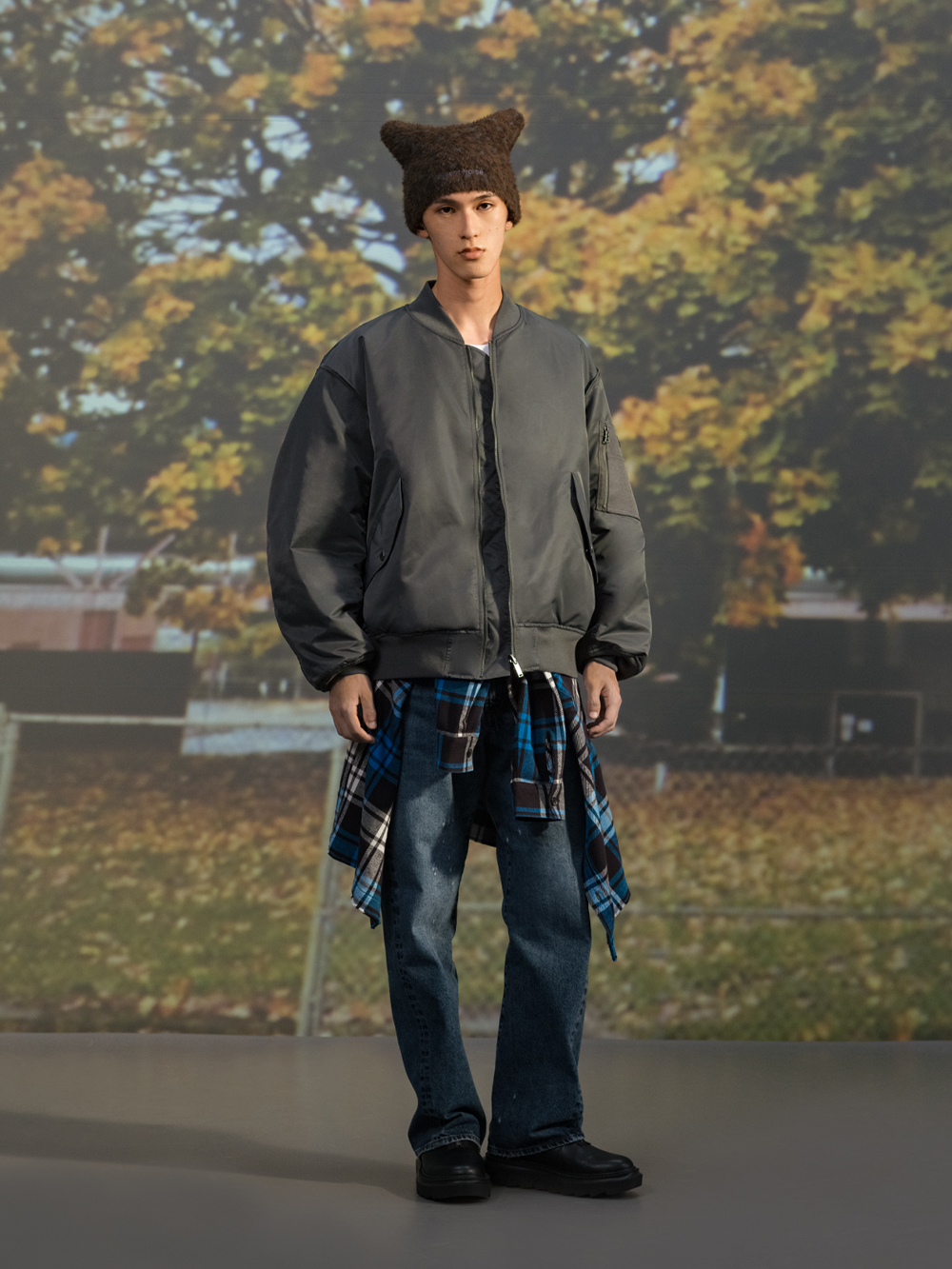 リバーシブルブルゾン UNDERCOVER、グラフィックT UNDERCOVER 2」を