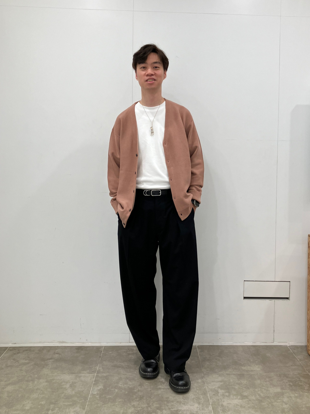 コットンクルーネックT(半袖)、ツータックバギースラックス
