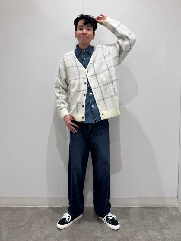 ブラッシーニットVネックカーディガン(チェック)（メンズ）の着用