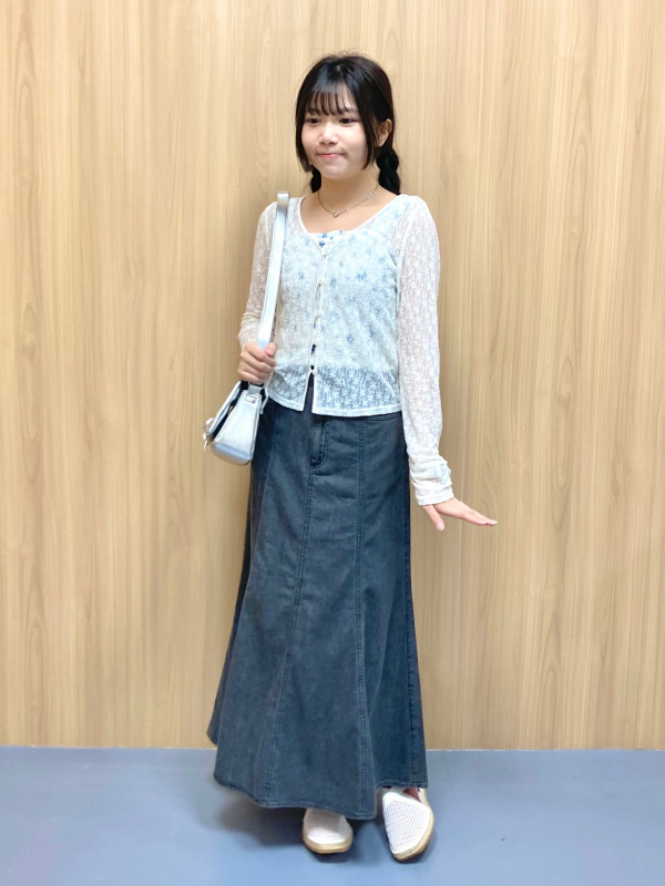 シャーリングフラワープリントキャミソール+E（レディース）の着用