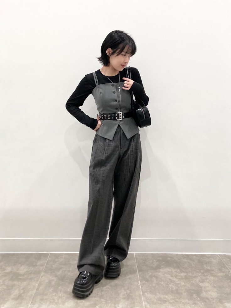 Double Eyelet Belt、Denim Pleated Trousers」| GU的穿搭理念