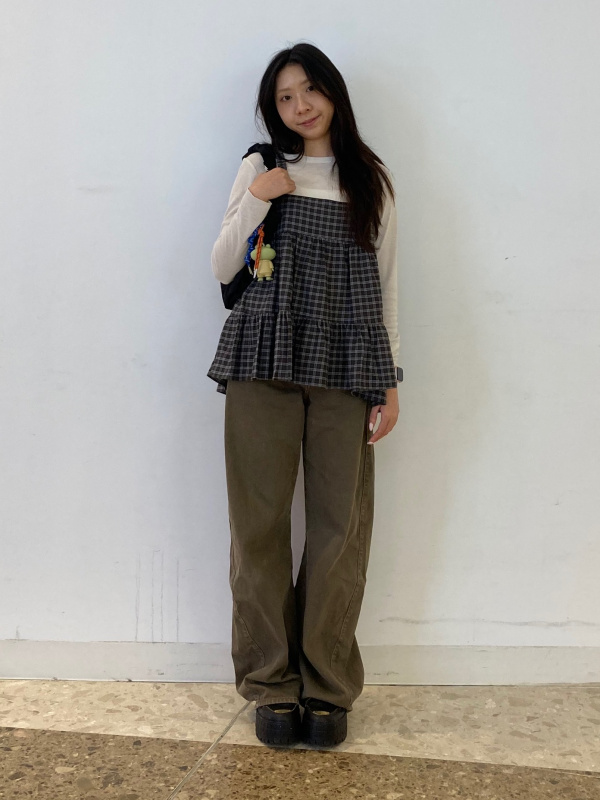 Color Canvas Sneakers/PF、Ribbed Cropped T-Shirt/L/PF」的穿搭靈感｜GU