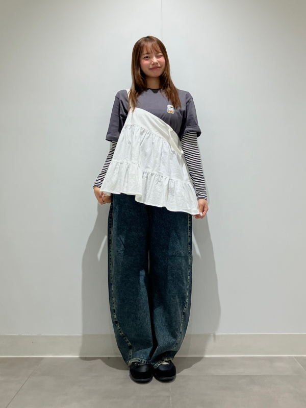 Puffy Touch Knit Crew Neck Sweater/CL、3D Barrel Jeans/UL」的穿搭