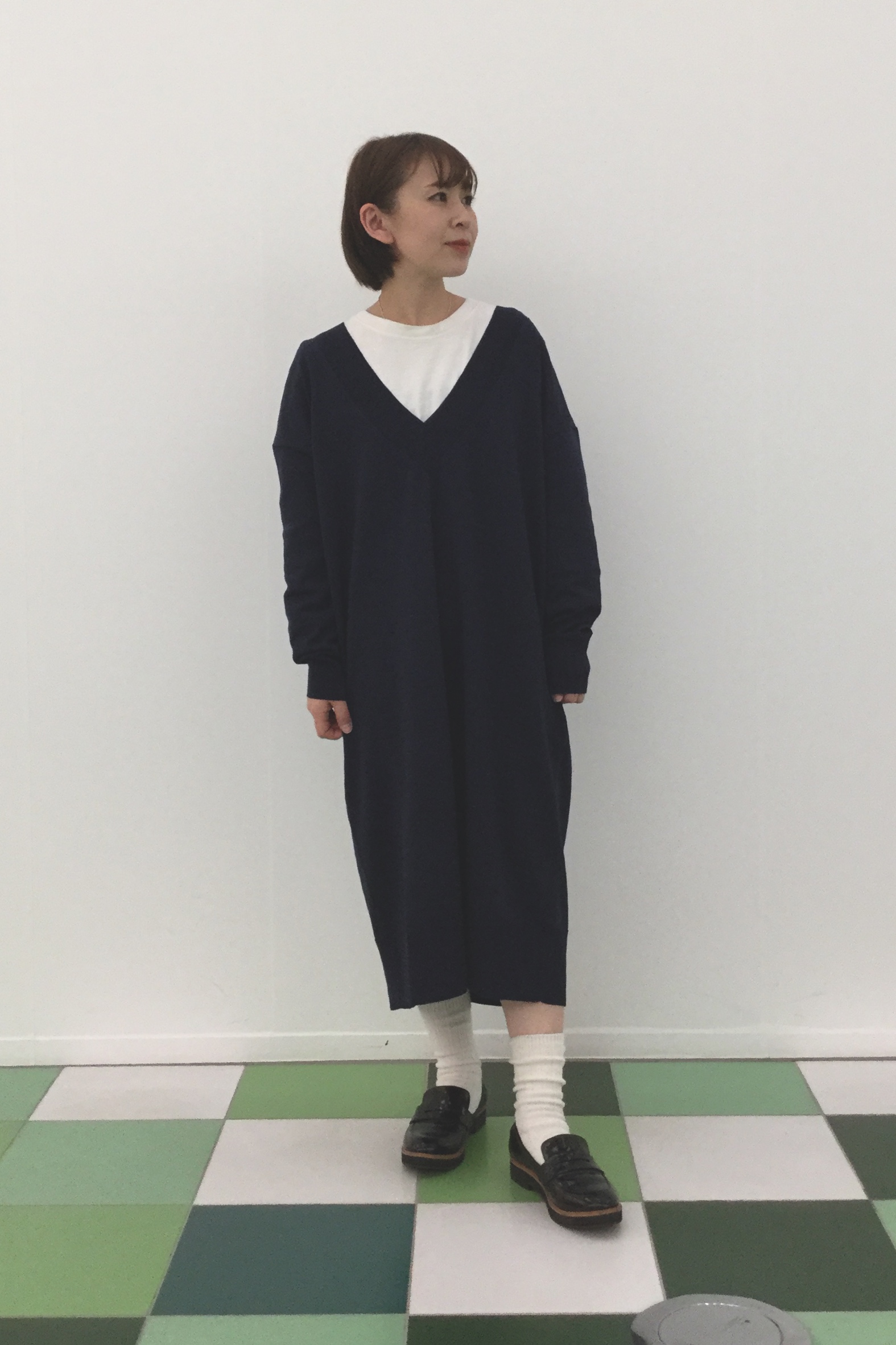 Vネックニットワンピース 長袖 Sd Eとラウンドヘムロングスリーブt 長袖 のコーデ Gu公式 Styling Book