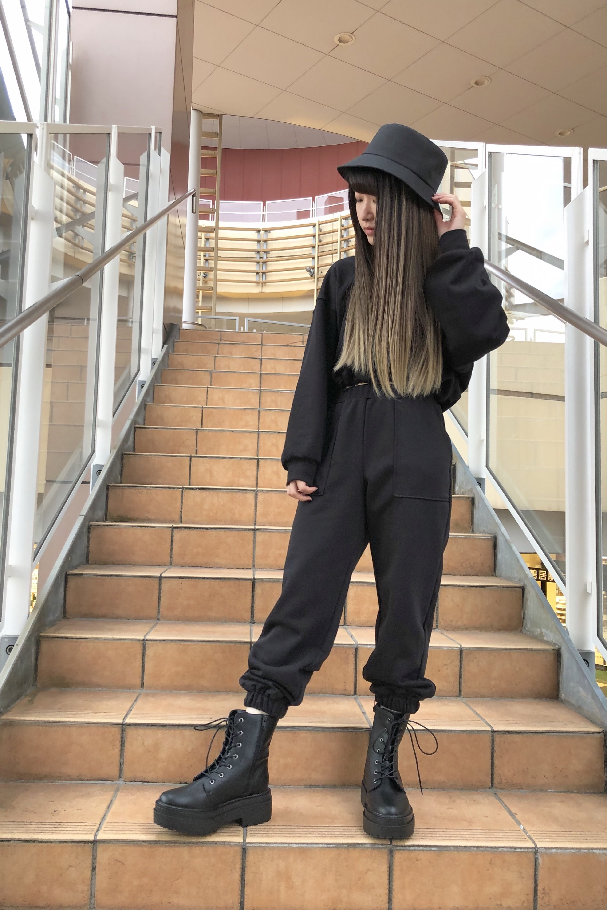 クロップドスウェットプルパーカ 長袖 Yg E セットアップ可能 とスウェットジョガーパンツyg E セットアップ可能 のコーデ Gu公式 Styling Book