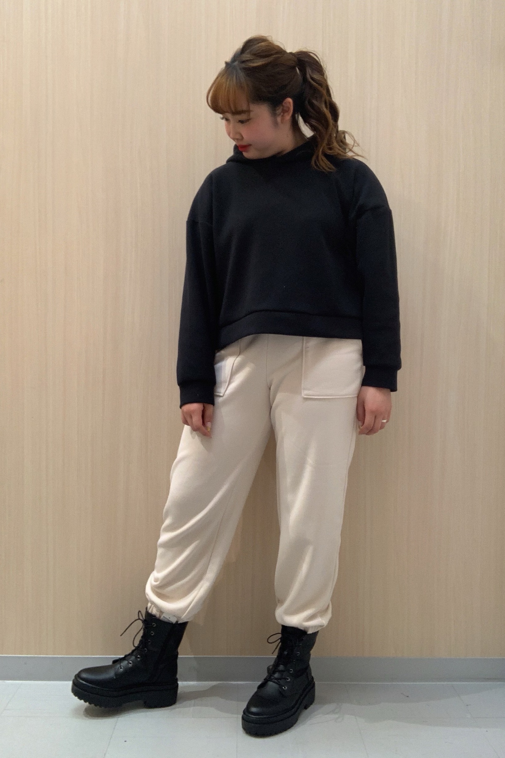 ダブルフェイスプルパーカ 長袖 とスウェットジョガーパンツyg E セットアップ可能 のコーデ Gu公式 Styling Book