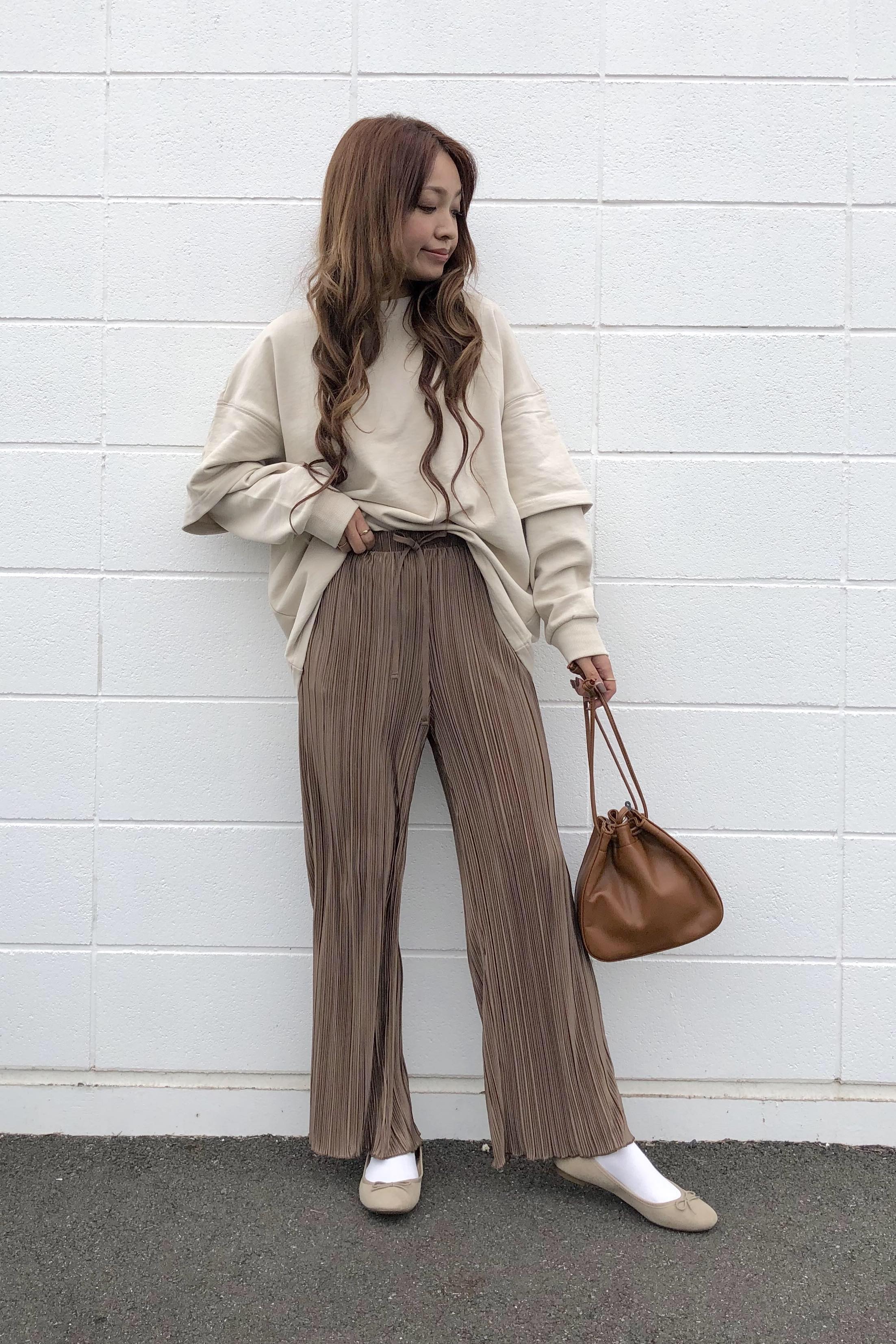 レイヤードスウェットプルオーバー 長袖 Sd Eとランダムプリーツドローストリングパンツのコーデ Gu公式 Styling Book