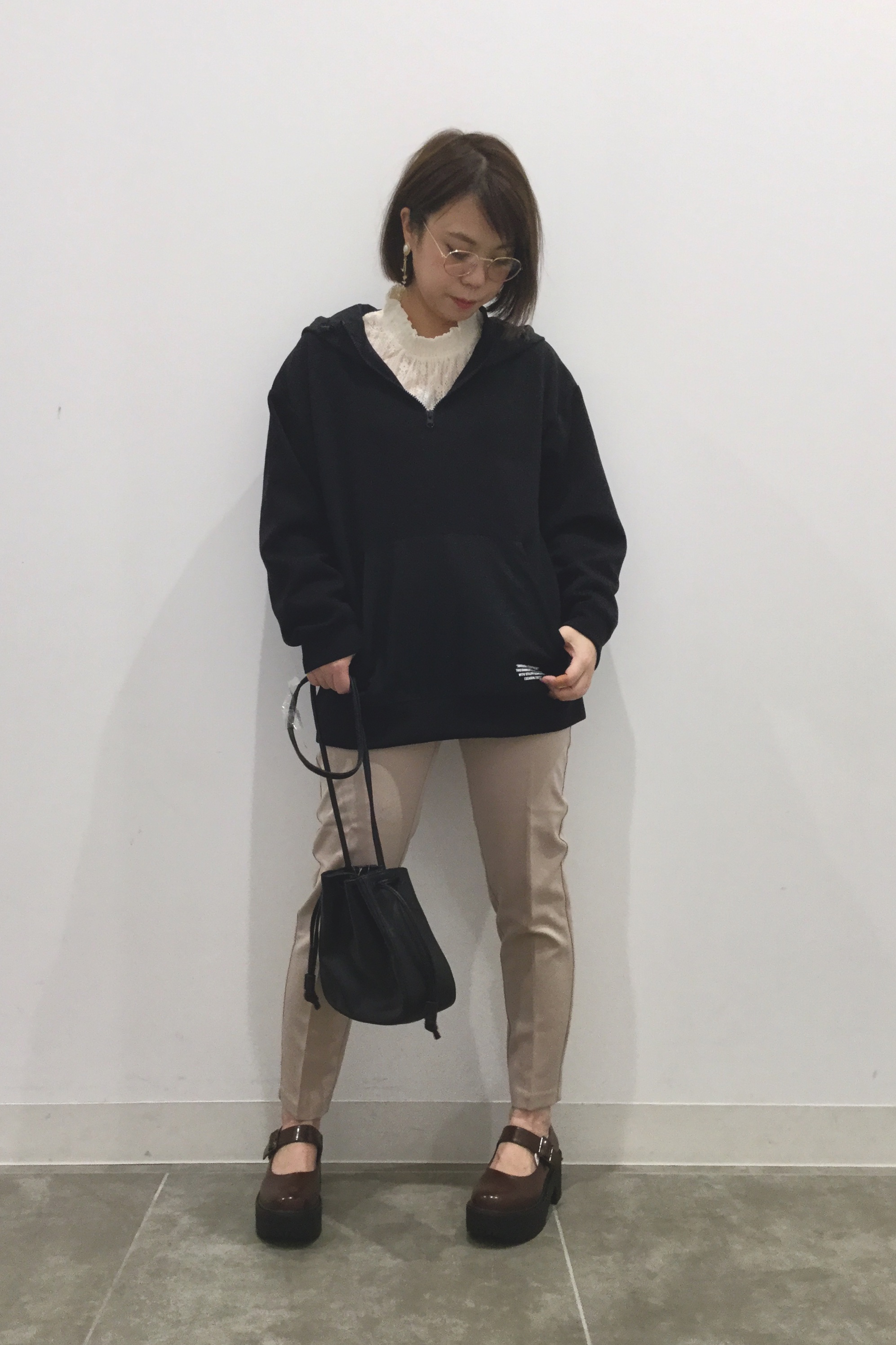 レースインナーt 長袖 とダブルフェイスコンビネーションビッグパーカ 長袖 のコーデ Gu公式 Styling Book