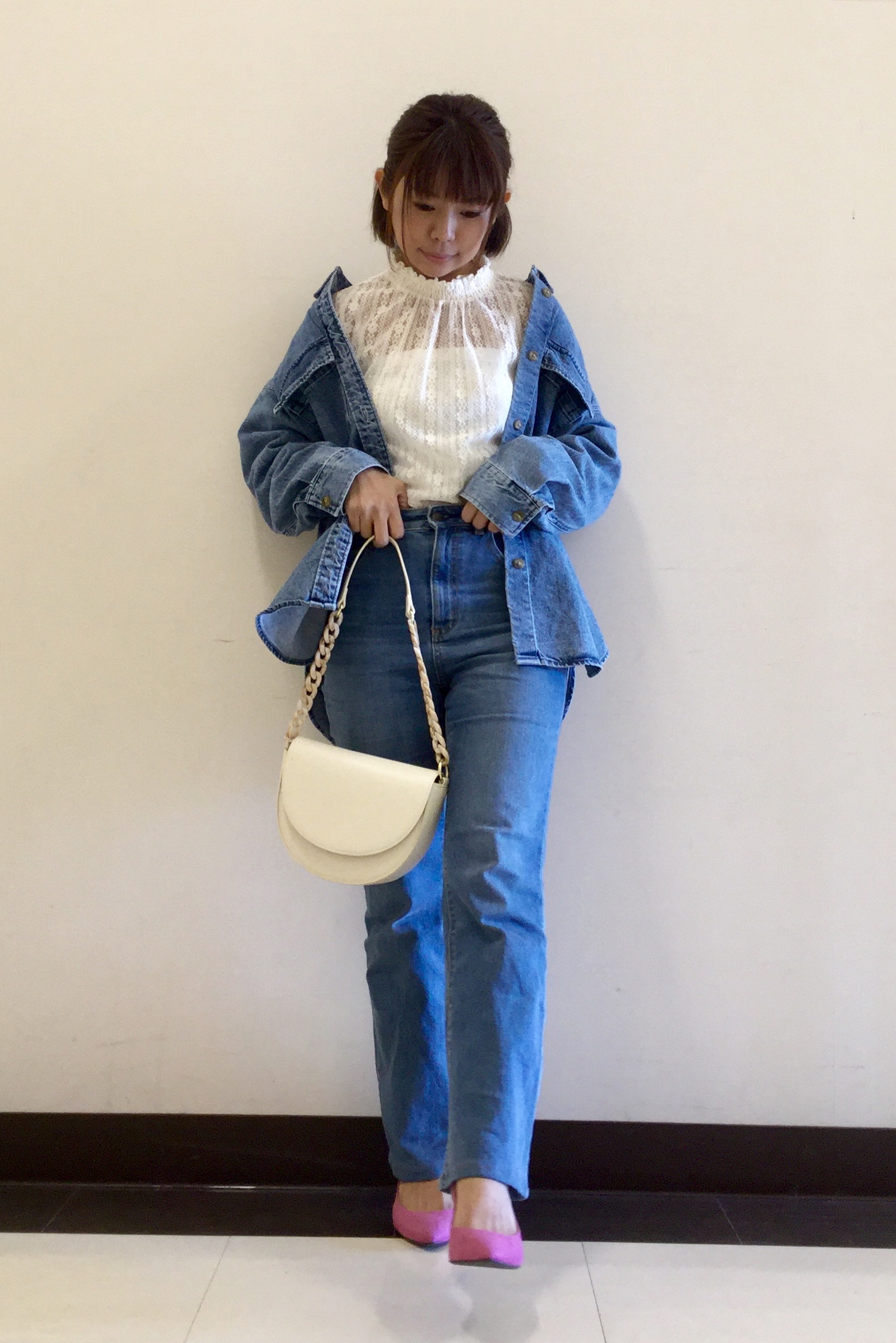 デニムダブルポケットオーバーサイズシャツ 長袖 とレースインナーt 長袖 のコーデ Gu公式 Styling Book