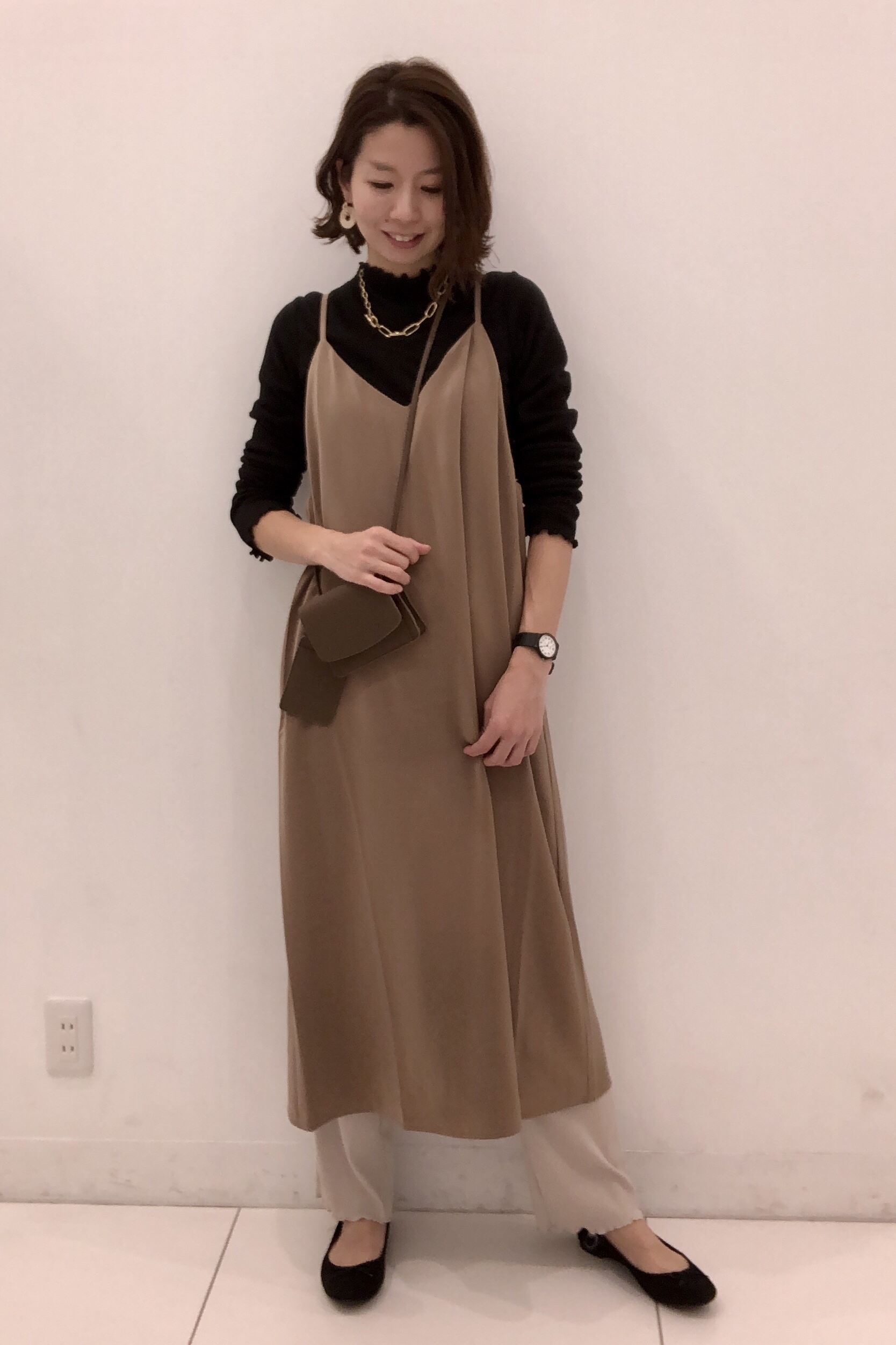 サテンキャミソールワンピースとリブメローコンパクトt 長袖 のコーデ Gu公式 Styling Book