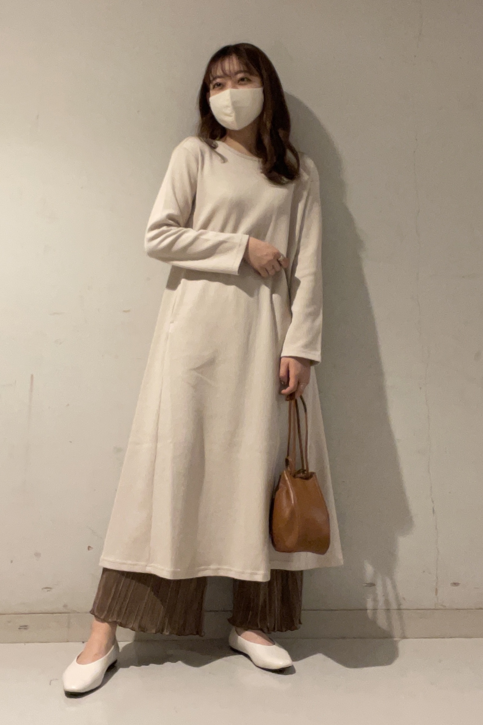 リブaラインワンピース 長袖 とランダムプリーツドローストリングパンツq Eのコーデ Gu公式 Styling Book