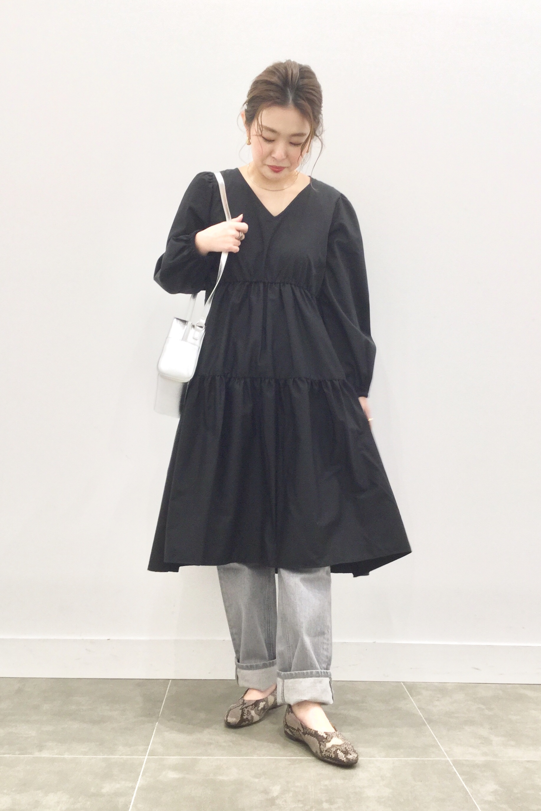 ティアードワンピース 長袖 Yg Eとハイウエストストレートジーンズ セットアップ可能 のコーデ Gu公式 Styling Book