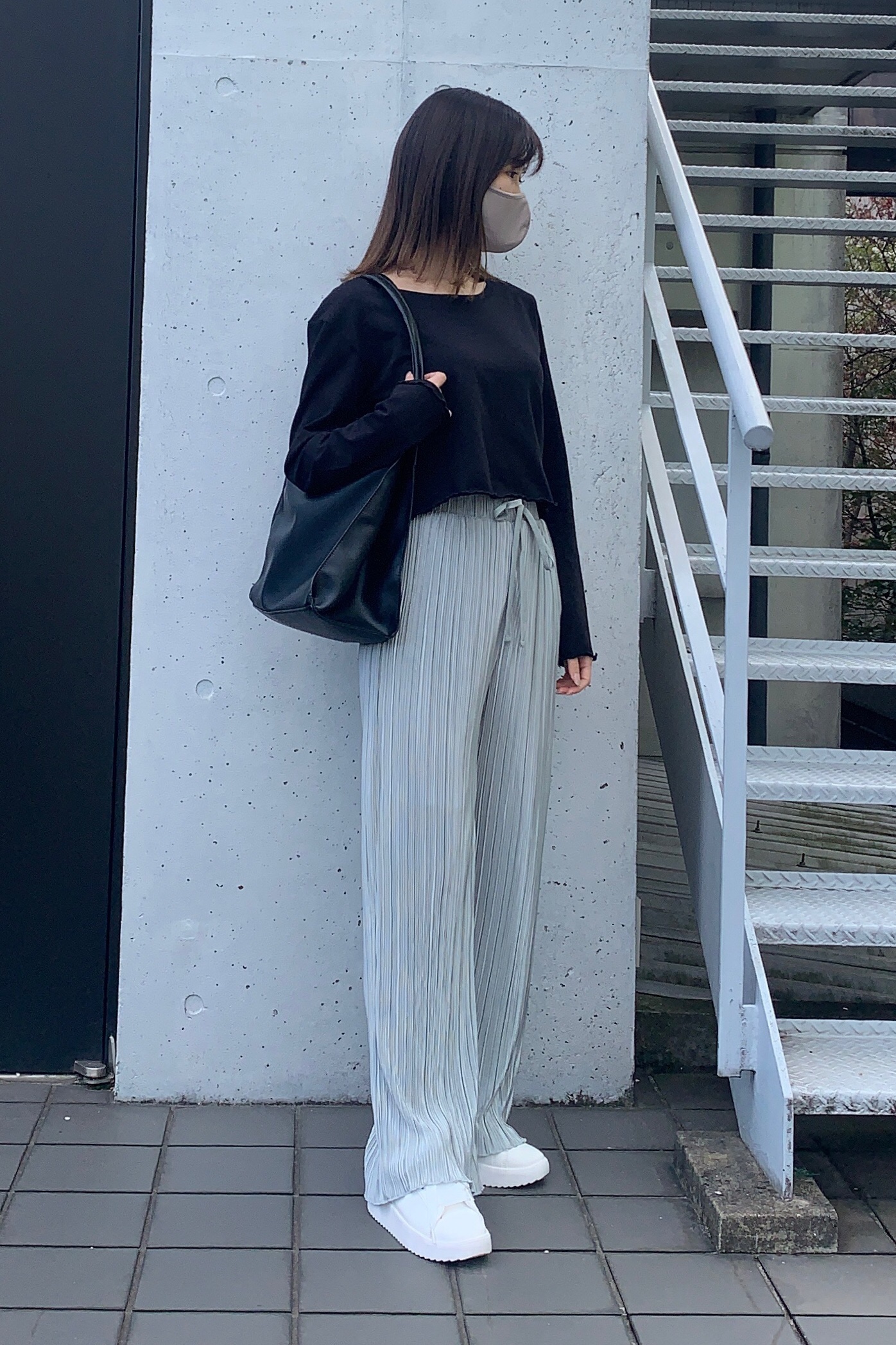 クロップドt 長袖 Osq Ecとランダムプリーツドローストリングパンツのコーデ Gu公式 Styling Book