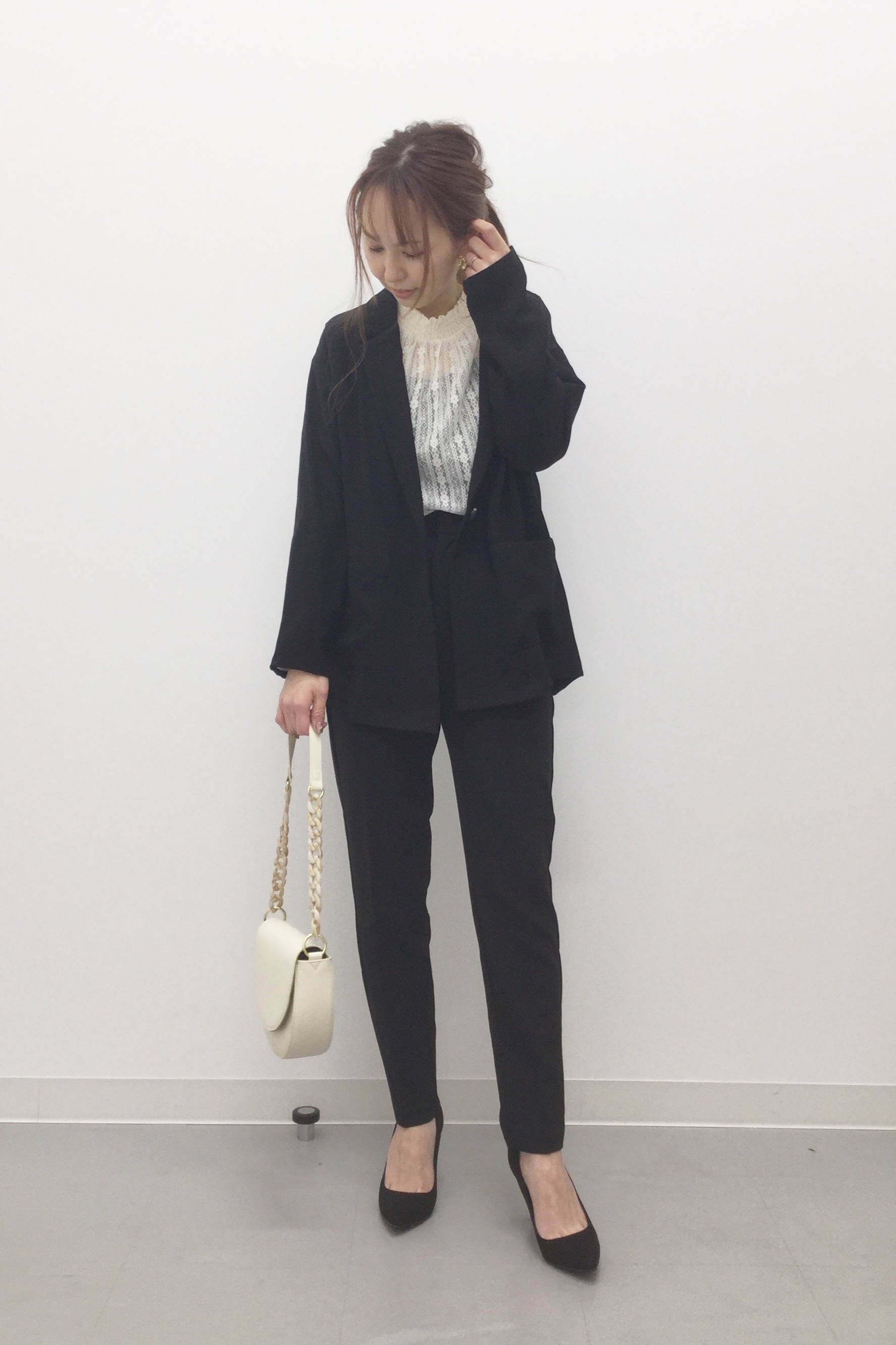 レースインナーt 長袖 とオーバーサイズシャツジャケット 長袖 セットアップ可能 のコーデ Gu公式 Styling Book