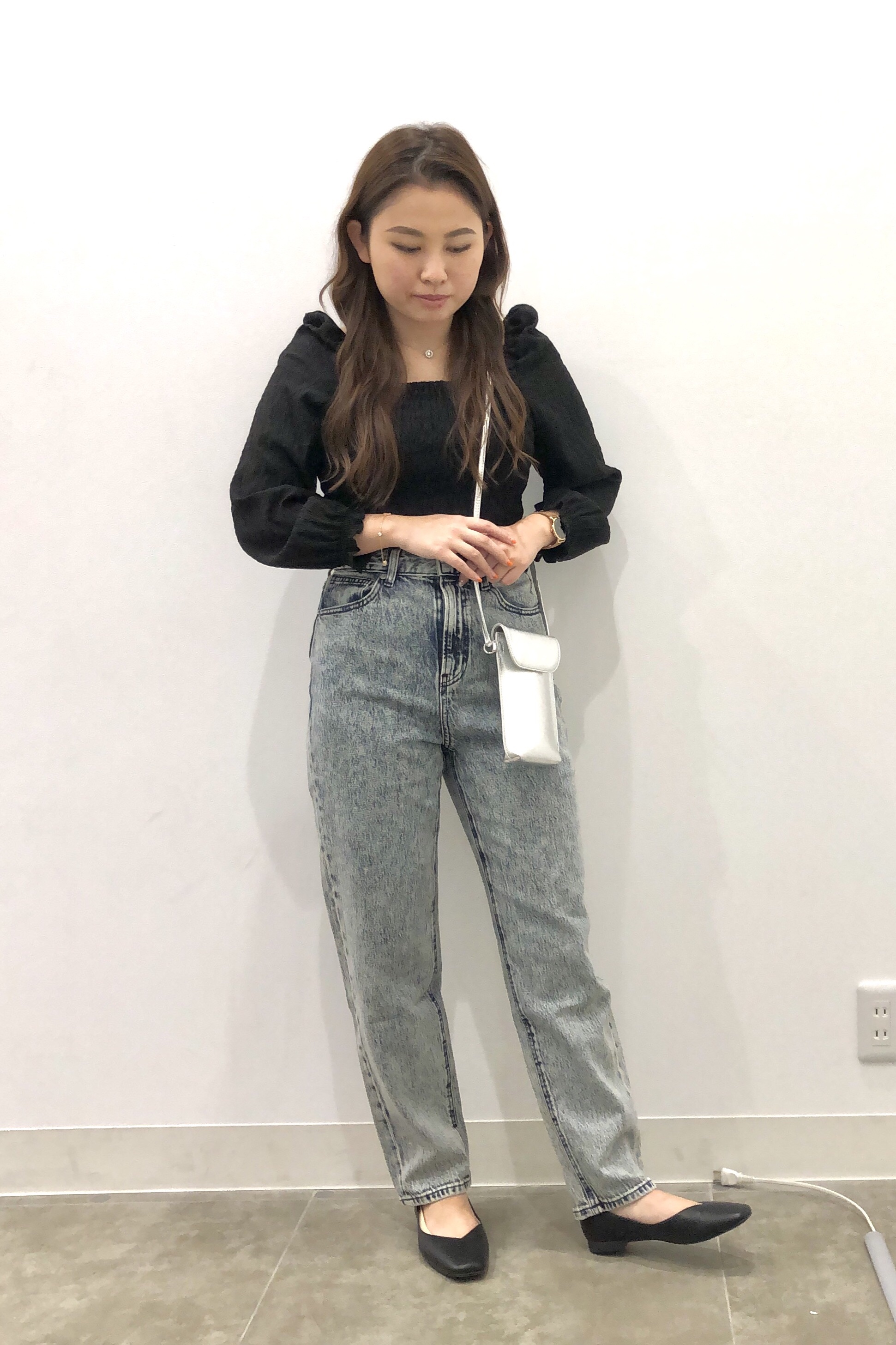 シャーリングブラウス 7分袖 Yg Eとハイウエストマムジーンズのコーデ Gu公式 Styling Book