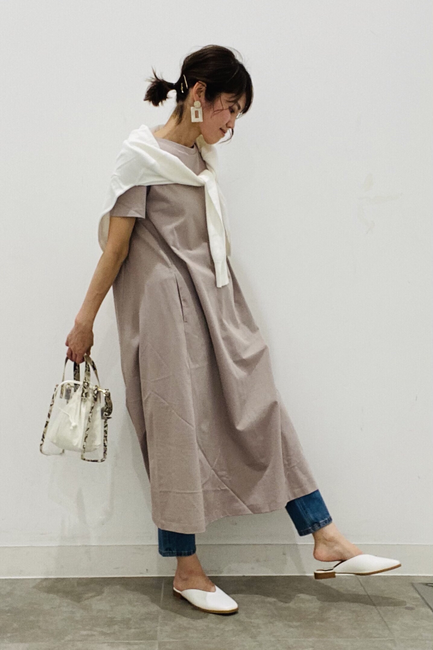 マーセライズドaラインワンピース 半袖 とuvカットウォッシャブルvネックカーディガン 長袖 のコーデ Gu公式 Styling Book