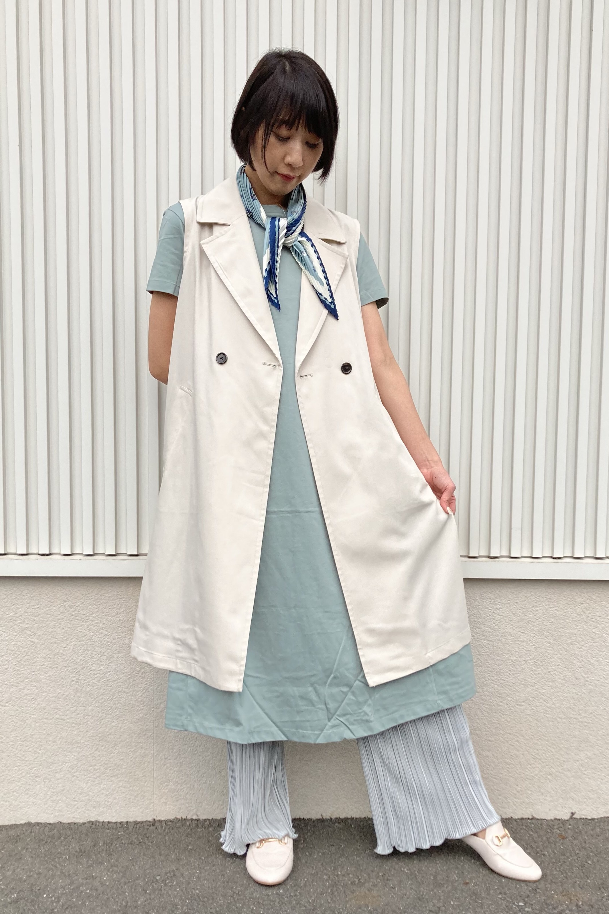 マーセライズドaラインワンピース 半袖 とロングジレqのコーデ Gu公式 Styling Book