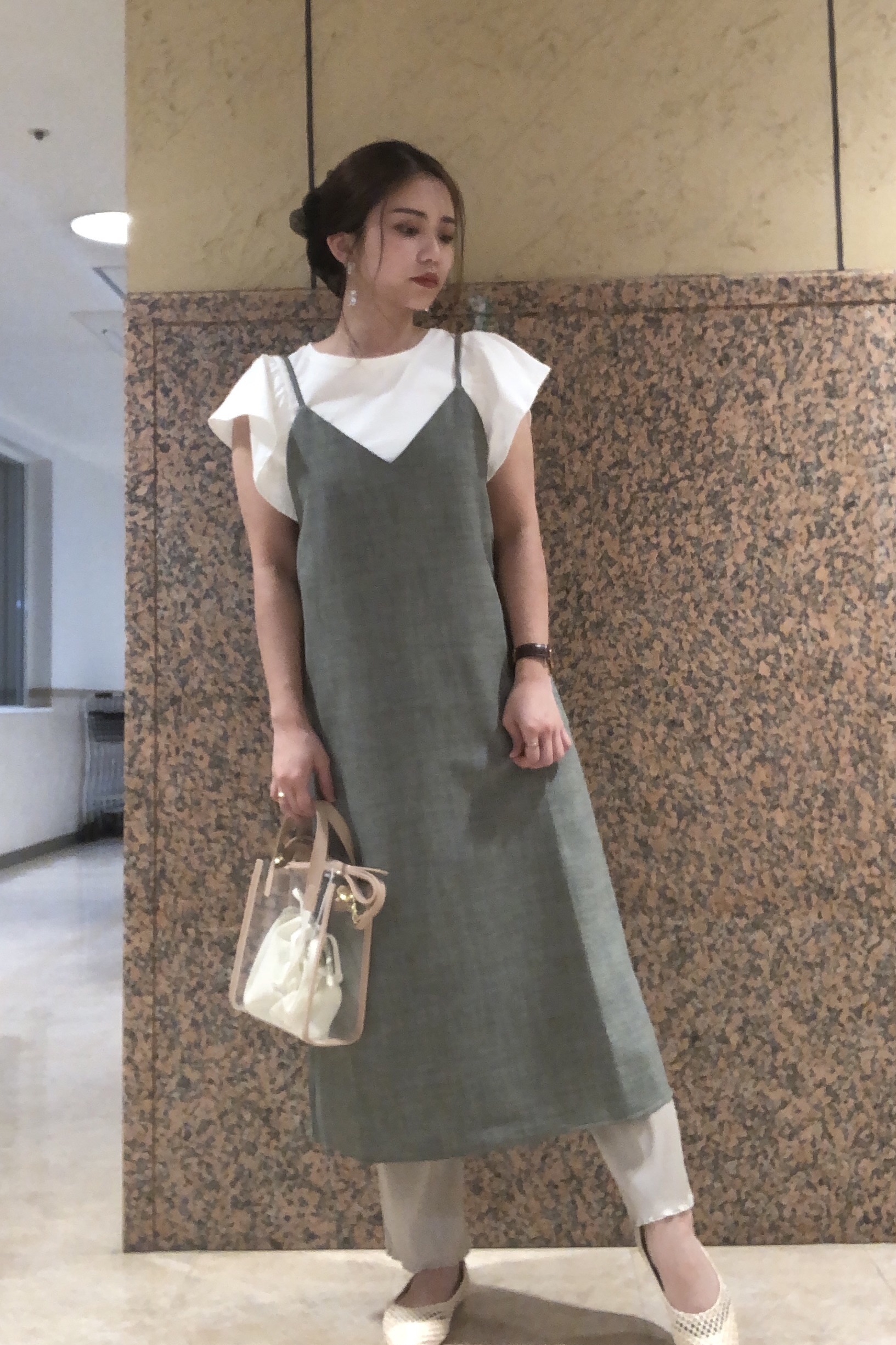 キャミソールワンピースとラッフルデザインt 半袖 のコーデ Gu公式 Styling Book