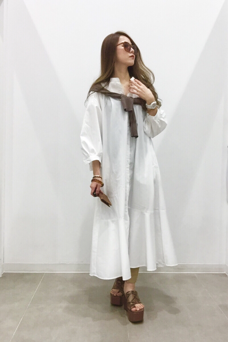 バンドカラーシャツワンピース 7分袖 とシアーサイドスリットvネックカーディガン 長袖 のコーデ Gu公式 Styling Book