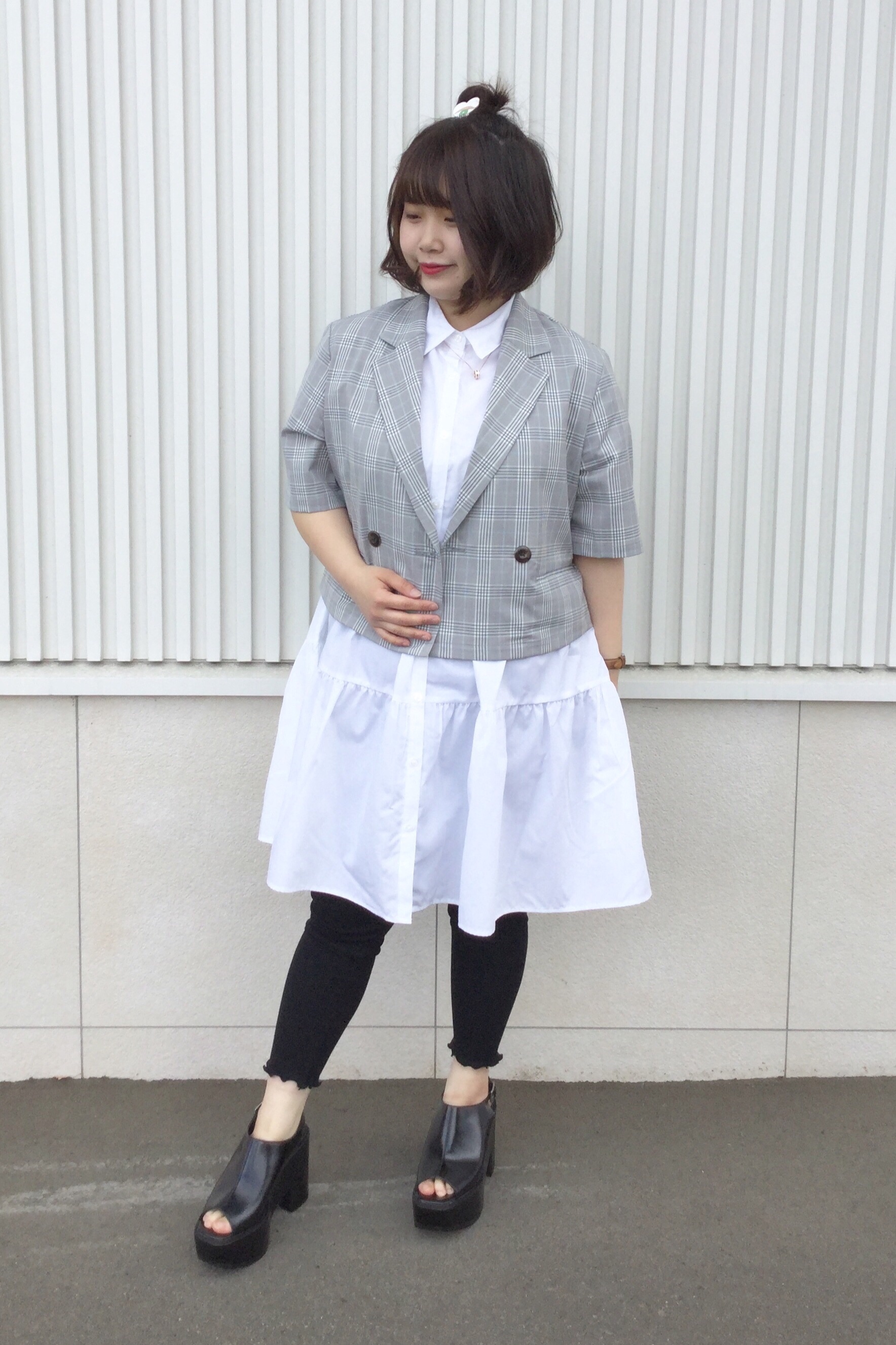ティアードミニシャツワンピース 半袖 とチェッククロップドジャケットyg E セットアップ可能 のコーデ Gu公式 Styling Book