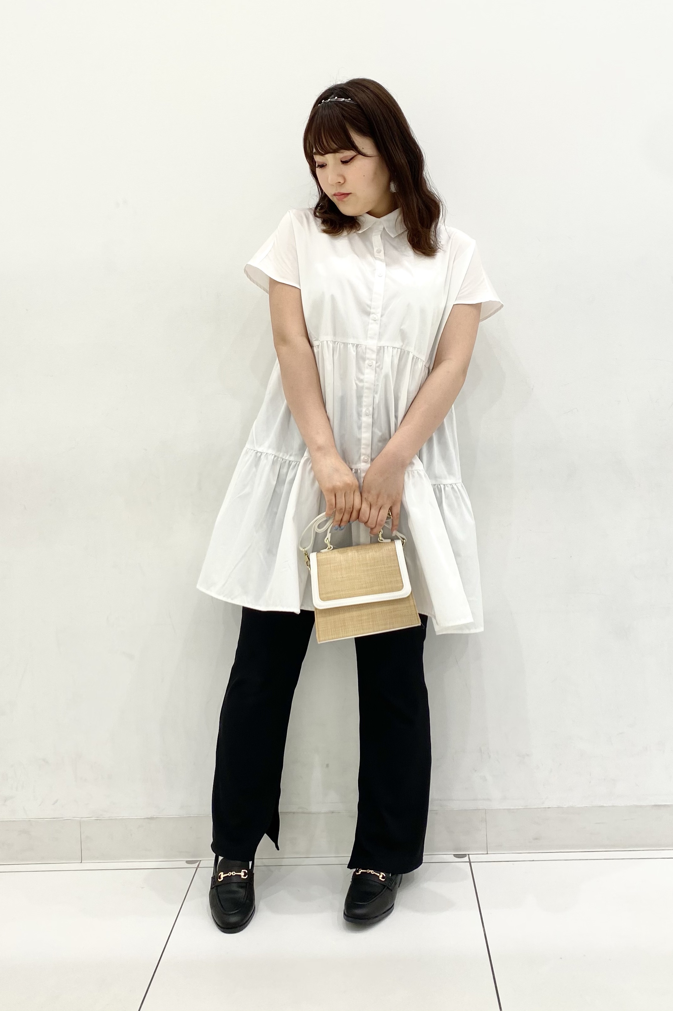 ティアードミニシャツワンピース 半袖 とリブスリムフレアパンツqのコーデ Gu公式 Styling Book