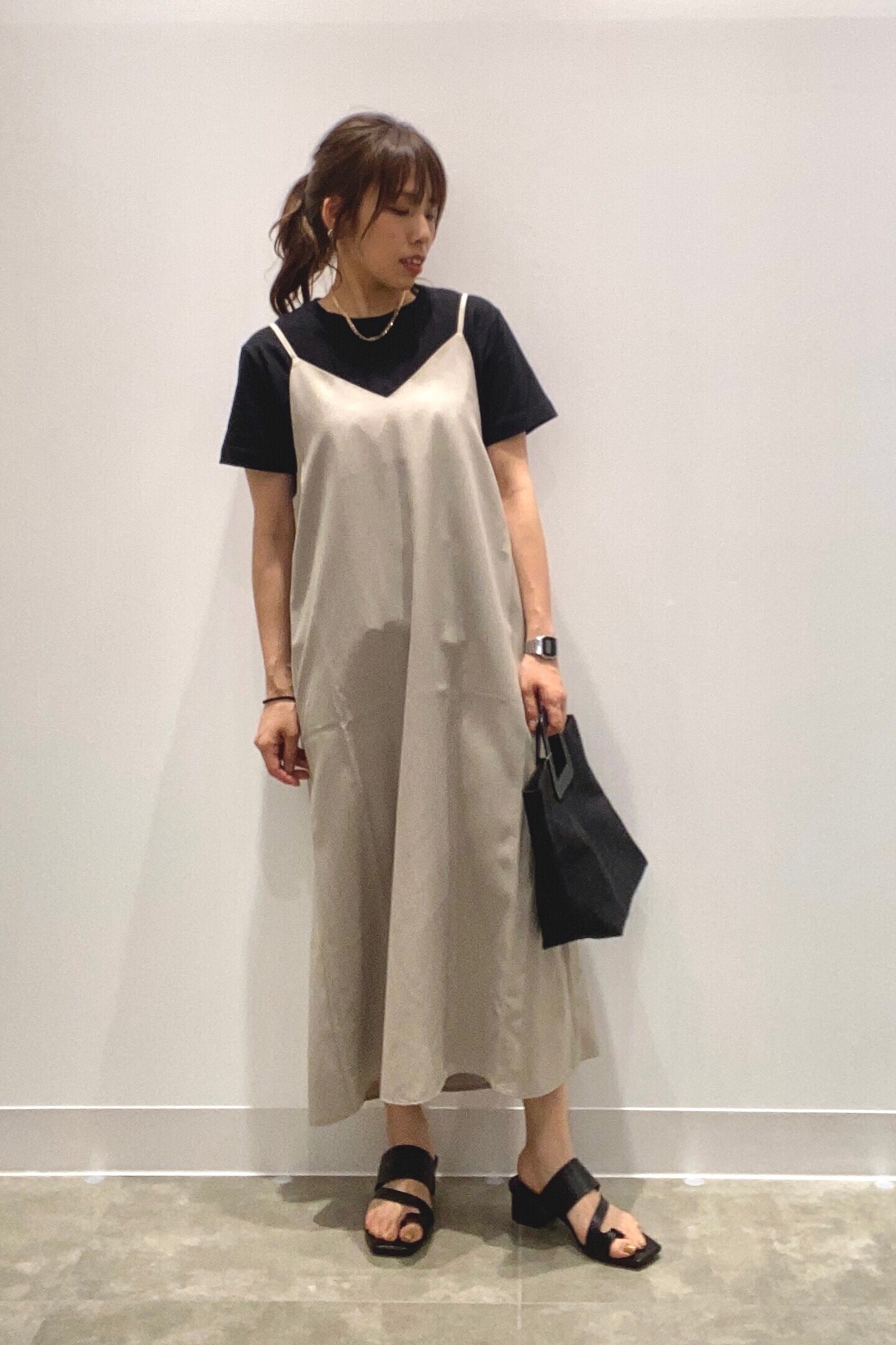 Vネックキャミソールワンピースとカラークルーネックt 半袖 のコーデ Gu公式 Styling Book