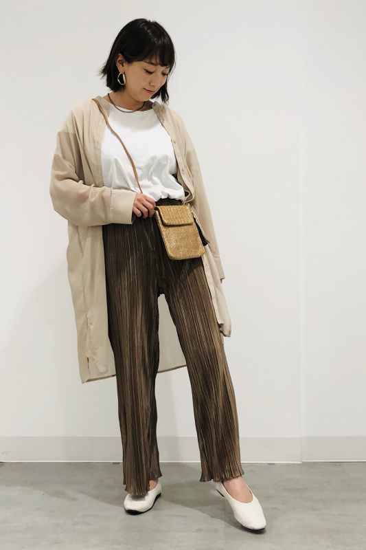 シアーバンドカラーロングシャツ」のレディースのコーディネート