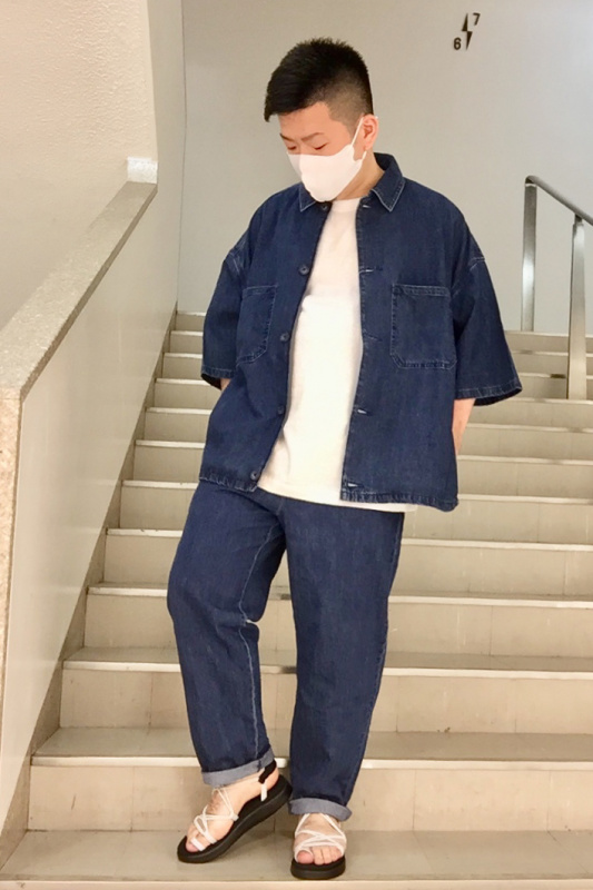 デニムシェフシャツ(5分袖)(セットアップ可能)」の着用