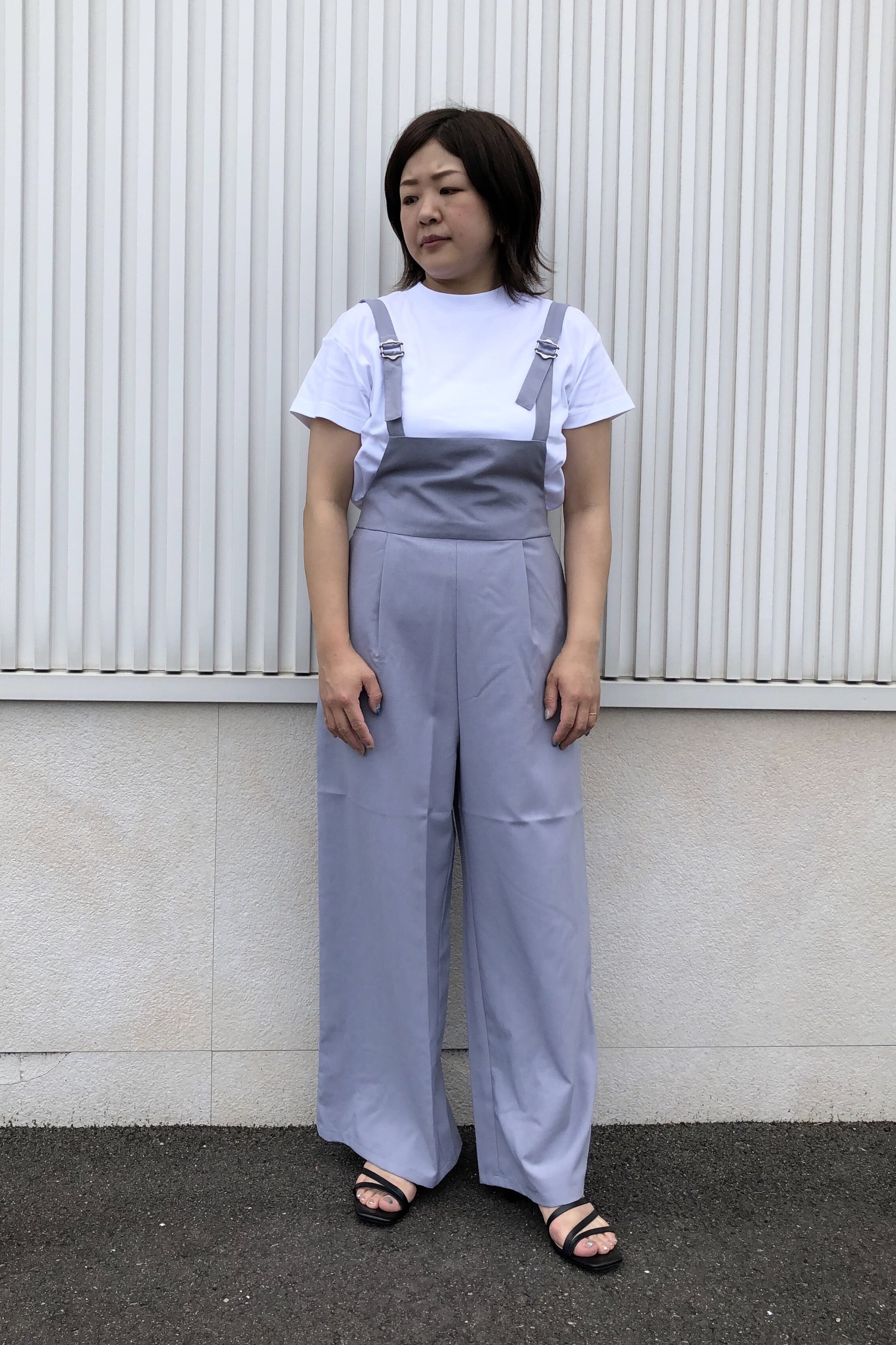 バックル付きサロペットワイドパンツとスムースt 半袖 のコーデ Gu公式 Styling Book
