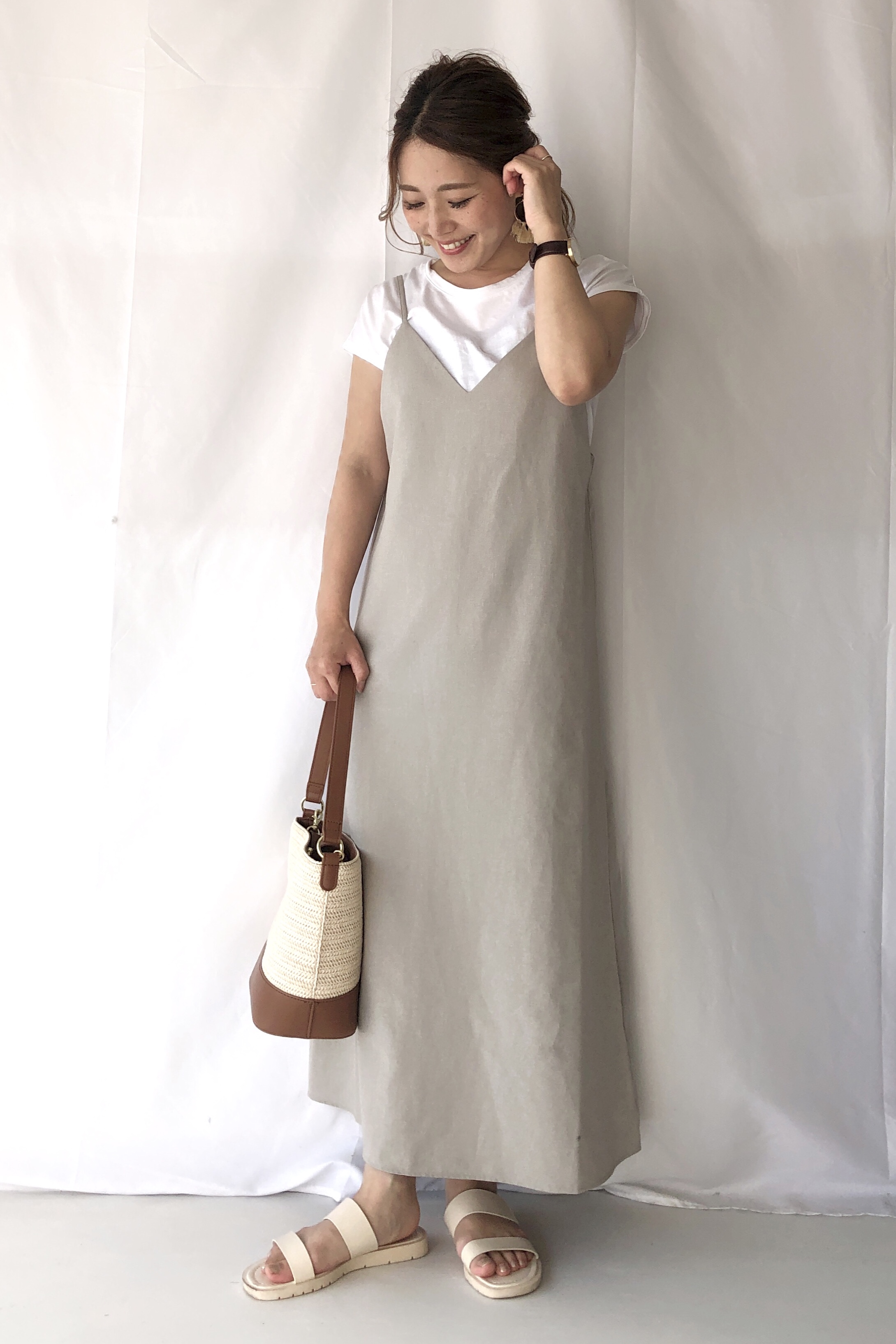 Vネックキャミソールワンピースとマーセライズドt 半袖 のコーデ Gu公式 Styling Book