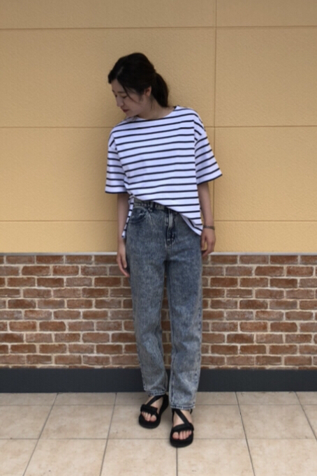 ボーダービッグt 5分袖 Qとハイウエストマムジーンズのコーデ Gu公式 Styling Book