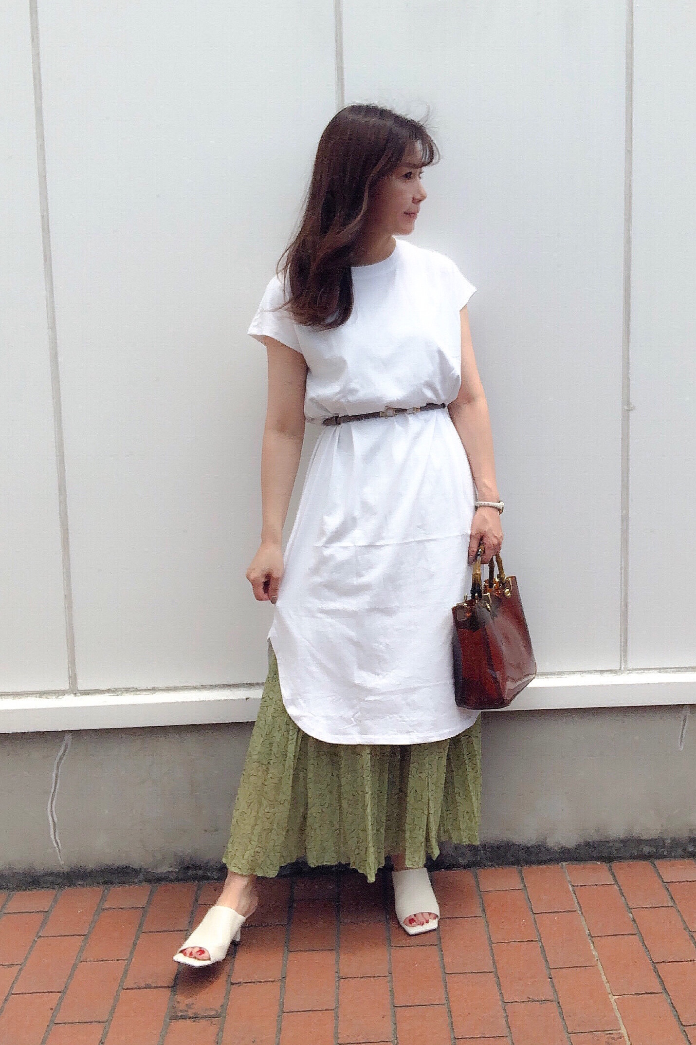 ラウンドヘムtワンピース 半袖 とワッシャーフレアロングスカート フラワー のコーデ Gu公式 Styling Book