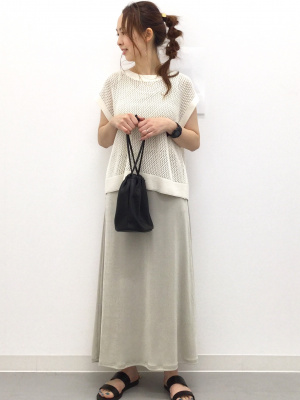 GU公式 | カットソーシャイニーフレアロングスカート