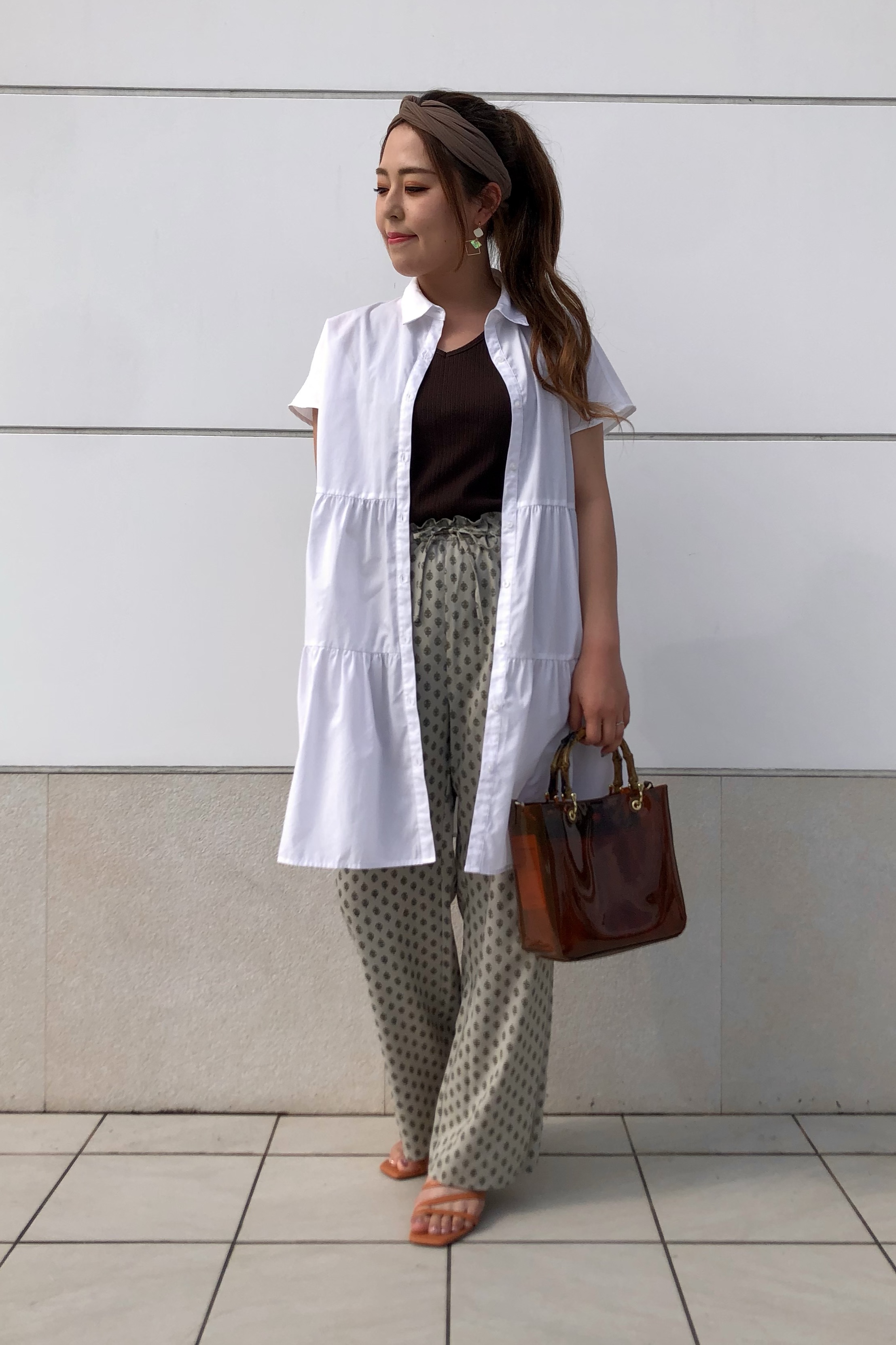 ティアードミニシャツワンピース 半袖 とリブ2wayタンクトップのコーデ Gu公式 Styling Book