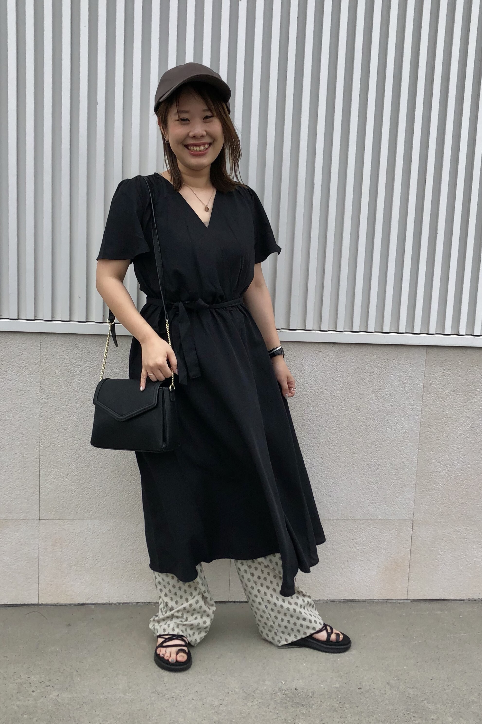 カシュクールフレアスリーブワンピース 半袖 とリブスクエアネックニットタンクトップのコーデ Gu公式 Styling Book