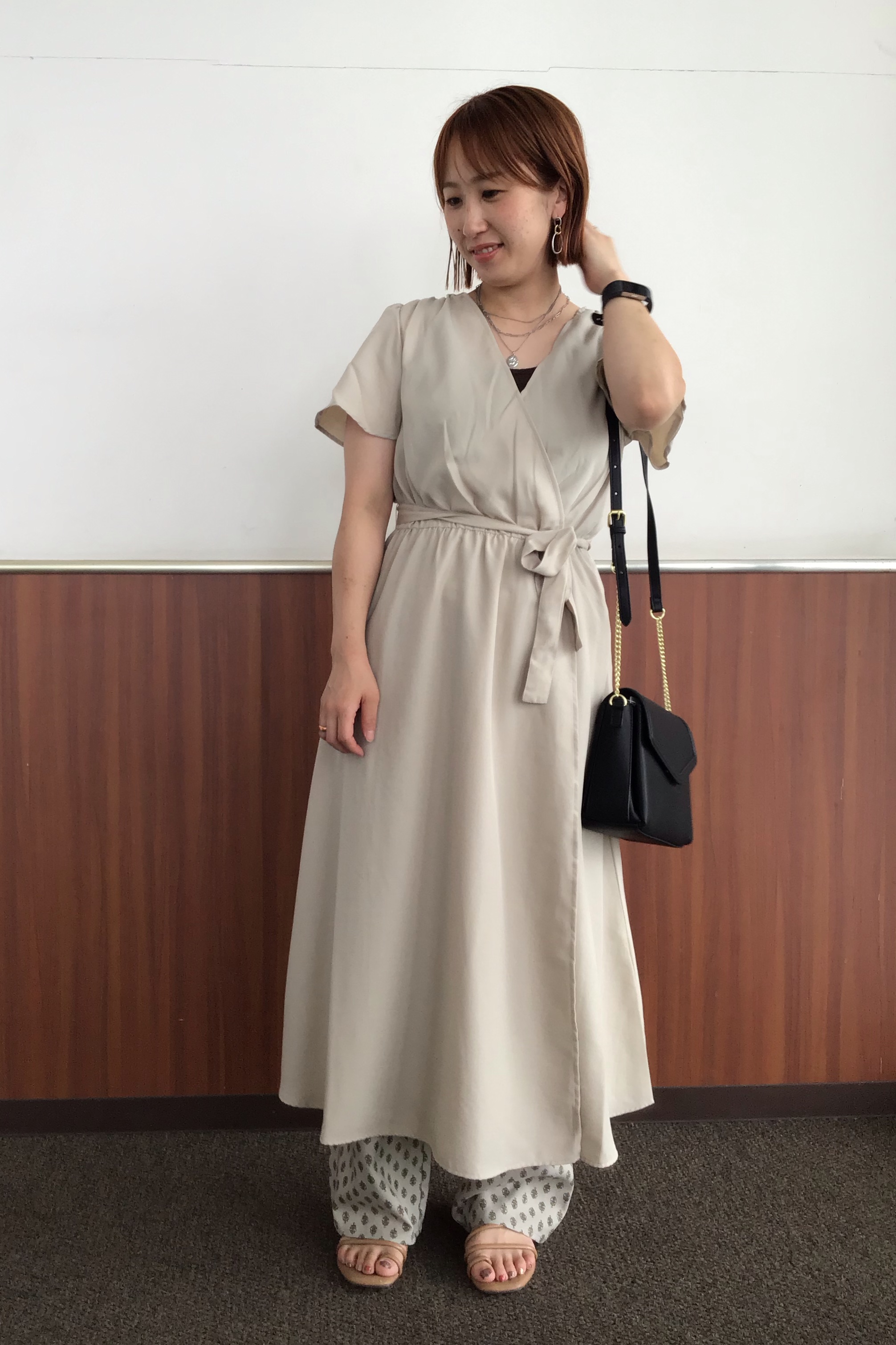 カシュクールフレアスリーブワンピース 半袖 とリブ2wayタンクトップのコーデ Gu公式 Styling Book