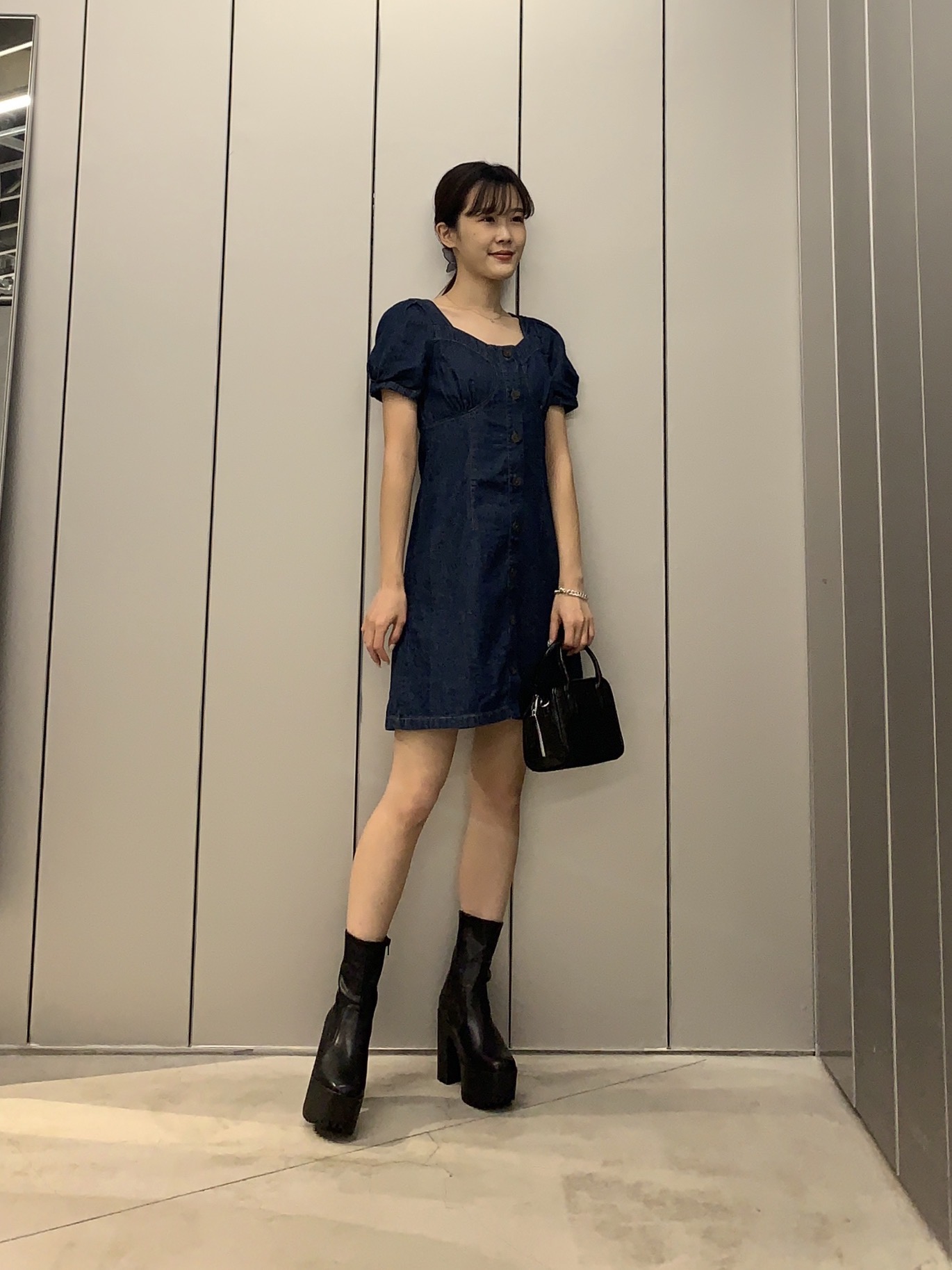 デニムミニワンピース 半袖 Yg Xと2wayミニボストンバッグのコーデ Gu公式 Styling Book