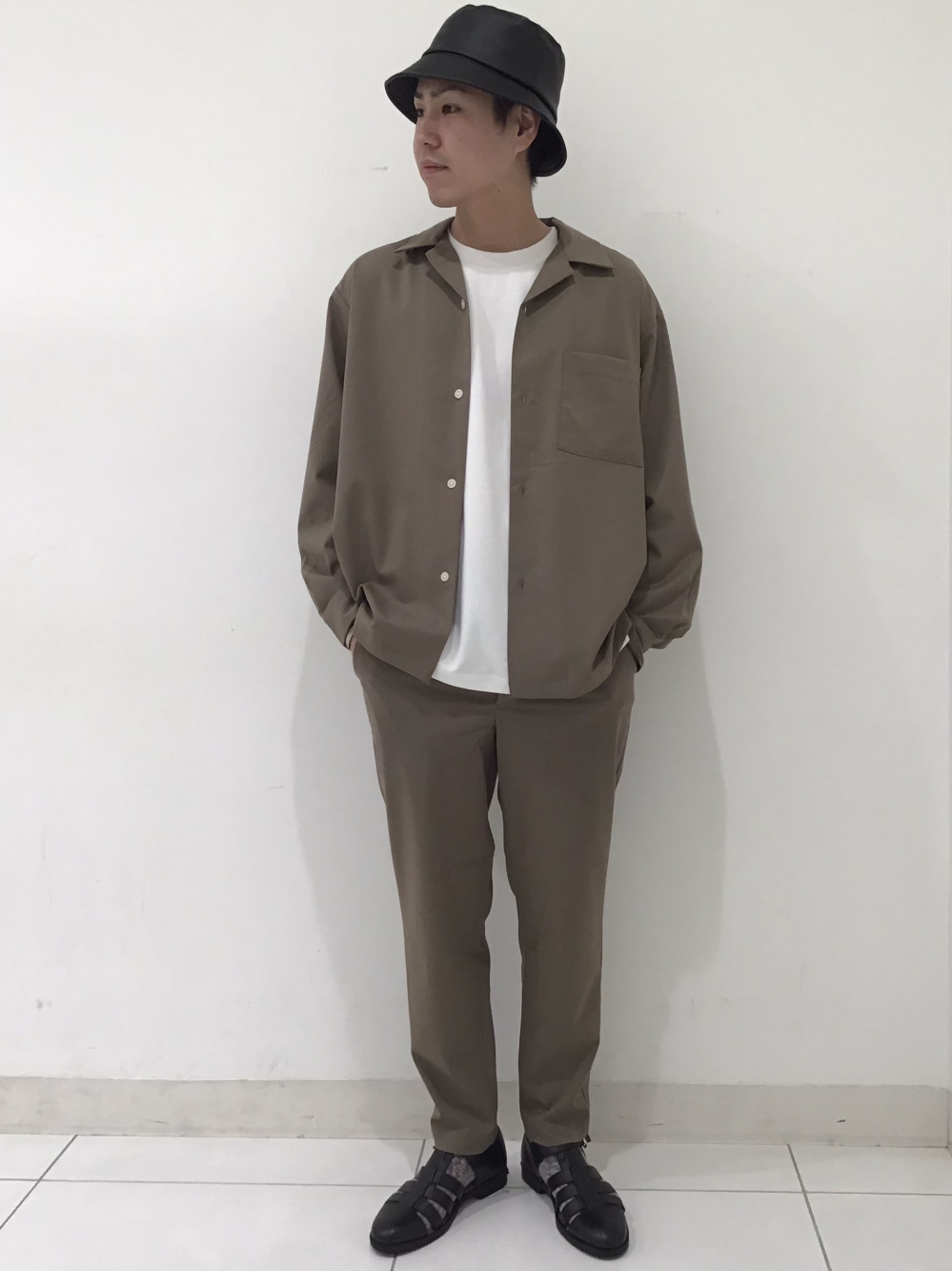 イージーアンクルパンツ(セットアップ可能)」の着用コーディネート