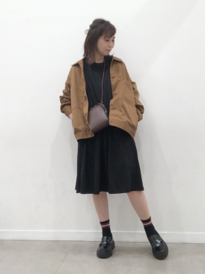 新品 Russeluno 上下 セットアップ (5/L) 定価6万9300円 Ⓗ 新品 Russeluno 上下 セットアップ (5/L) 定価6万9300円
