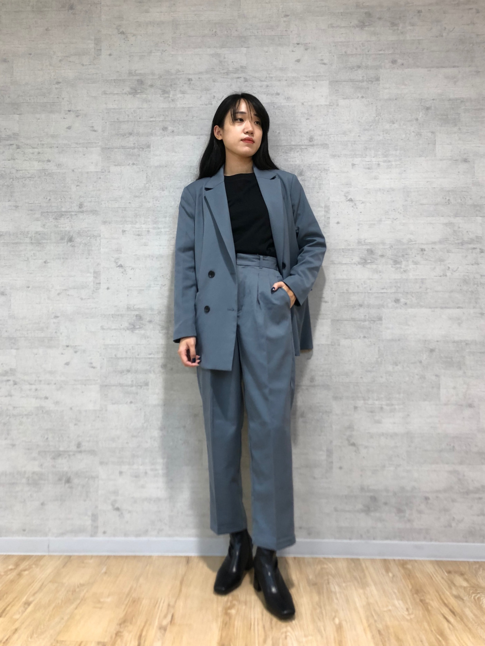 ダブルブレストテーラードジャケット(セットアップ可能)」の着用