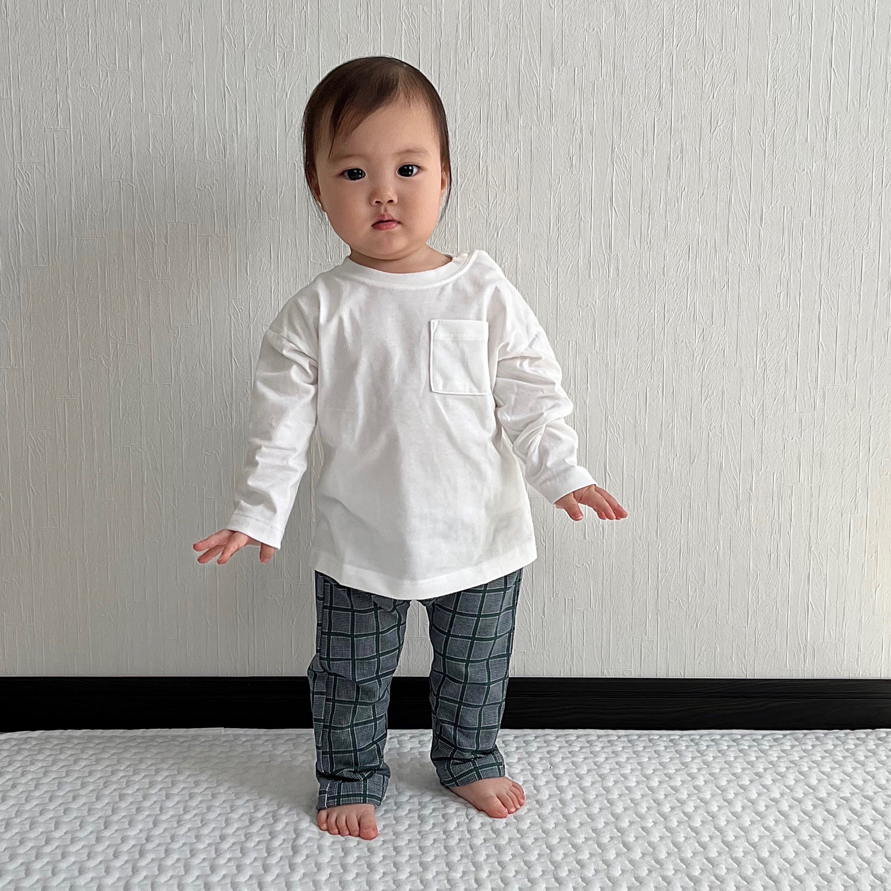 GU baby 3枚セット ネック Tシャツ、サマナルパンツ7分丈 80 90 - パンツ