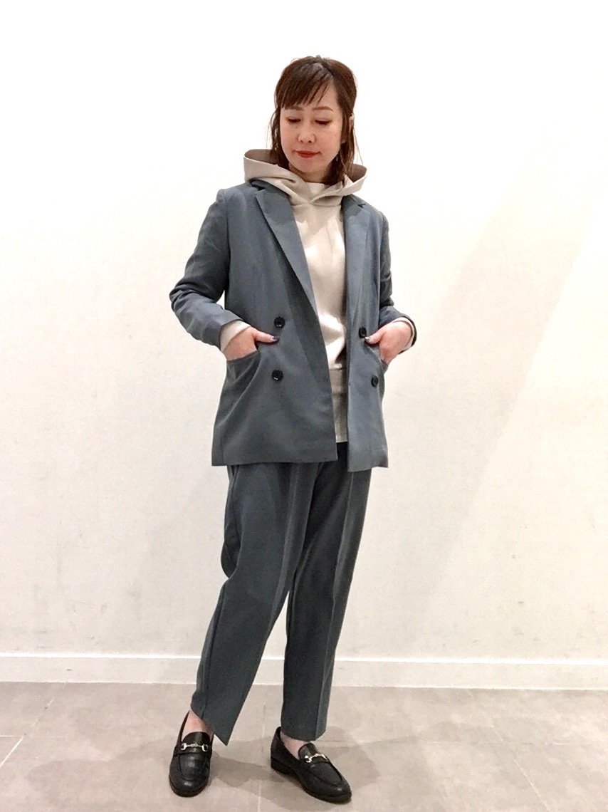 専用　2本おまとめ ツータックワイドテーパードパンツ(セットアップ可能)」の着用