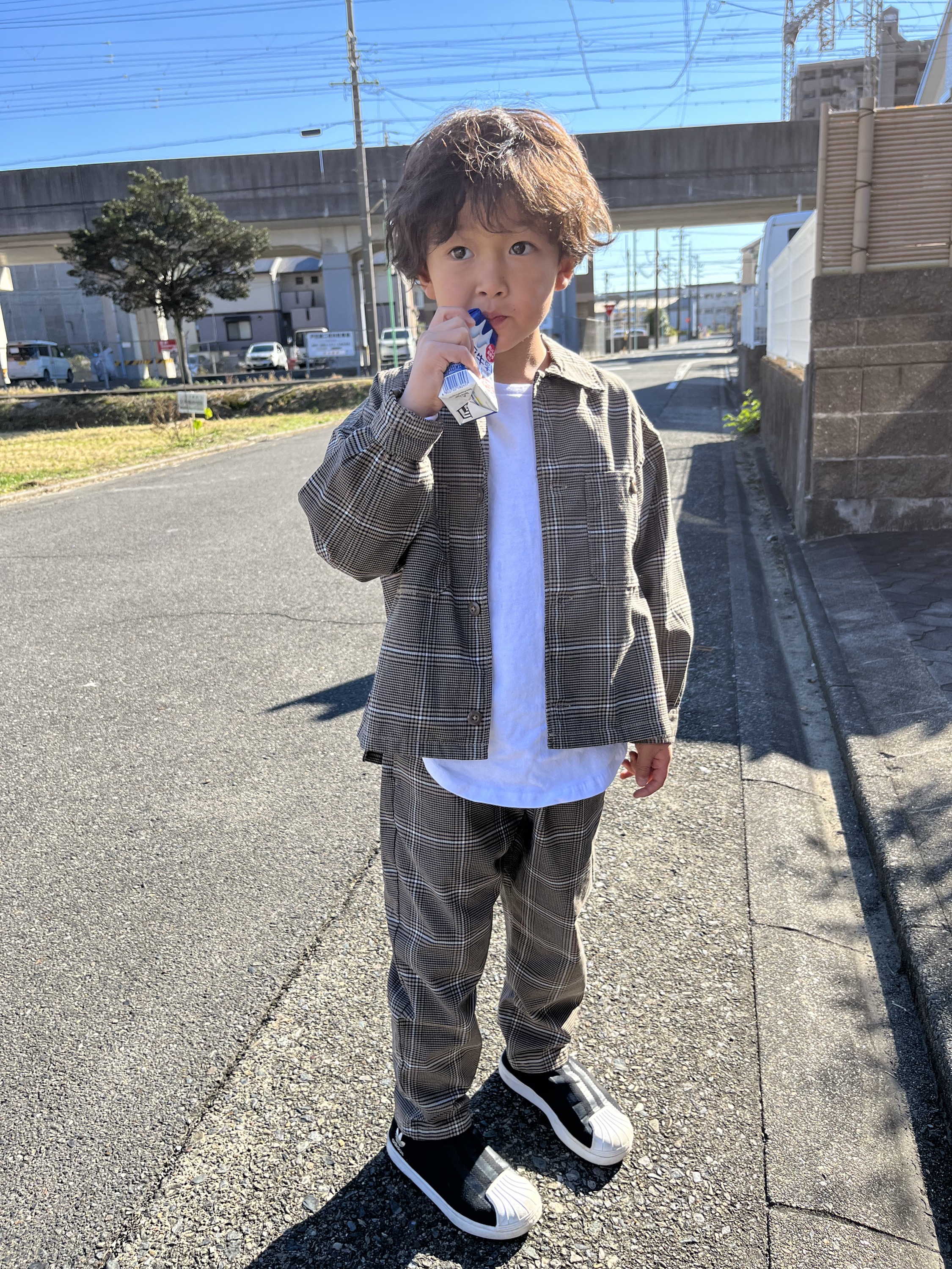 Kids 男女兼用 ラウンドヘムクルーネックt 長袖 とkids 男女兼用 シェフパンツ チェック のコーデ Gu公式 Styling Book