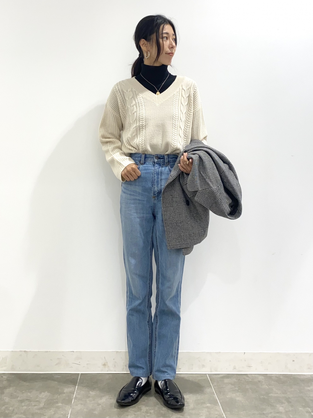 ハイウエストストレートジーンズ+EC(丈長め82cm)」の着用 
