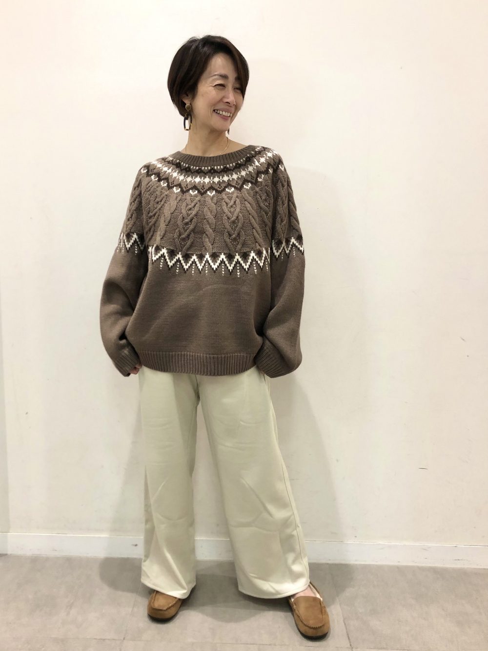 イージードローストリングセミワイドパンツ」の着用