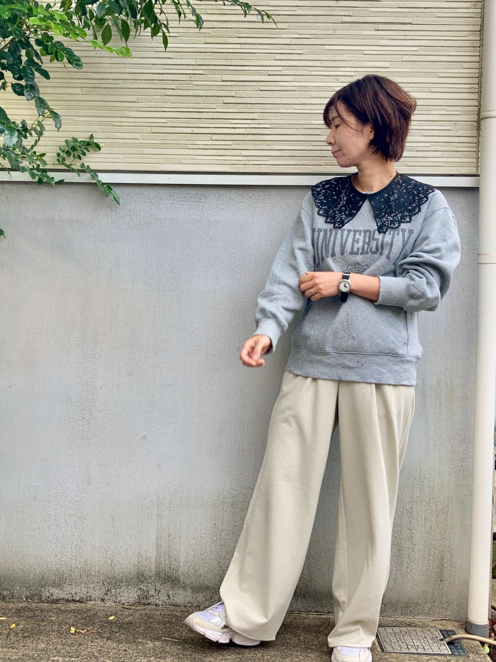 イージードローストリングセミワイドパンツ」の着用