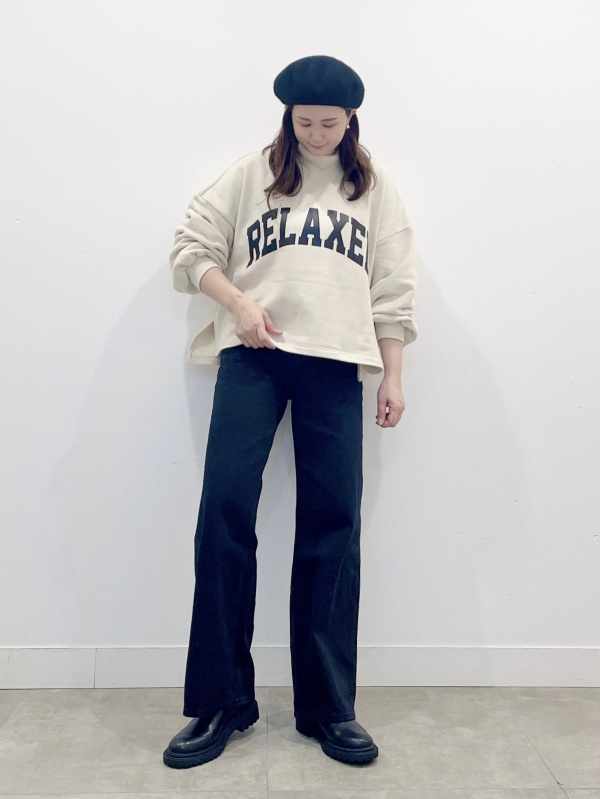 リブタートルネックセーター(長袖)、グラフィッククロップドスウェット