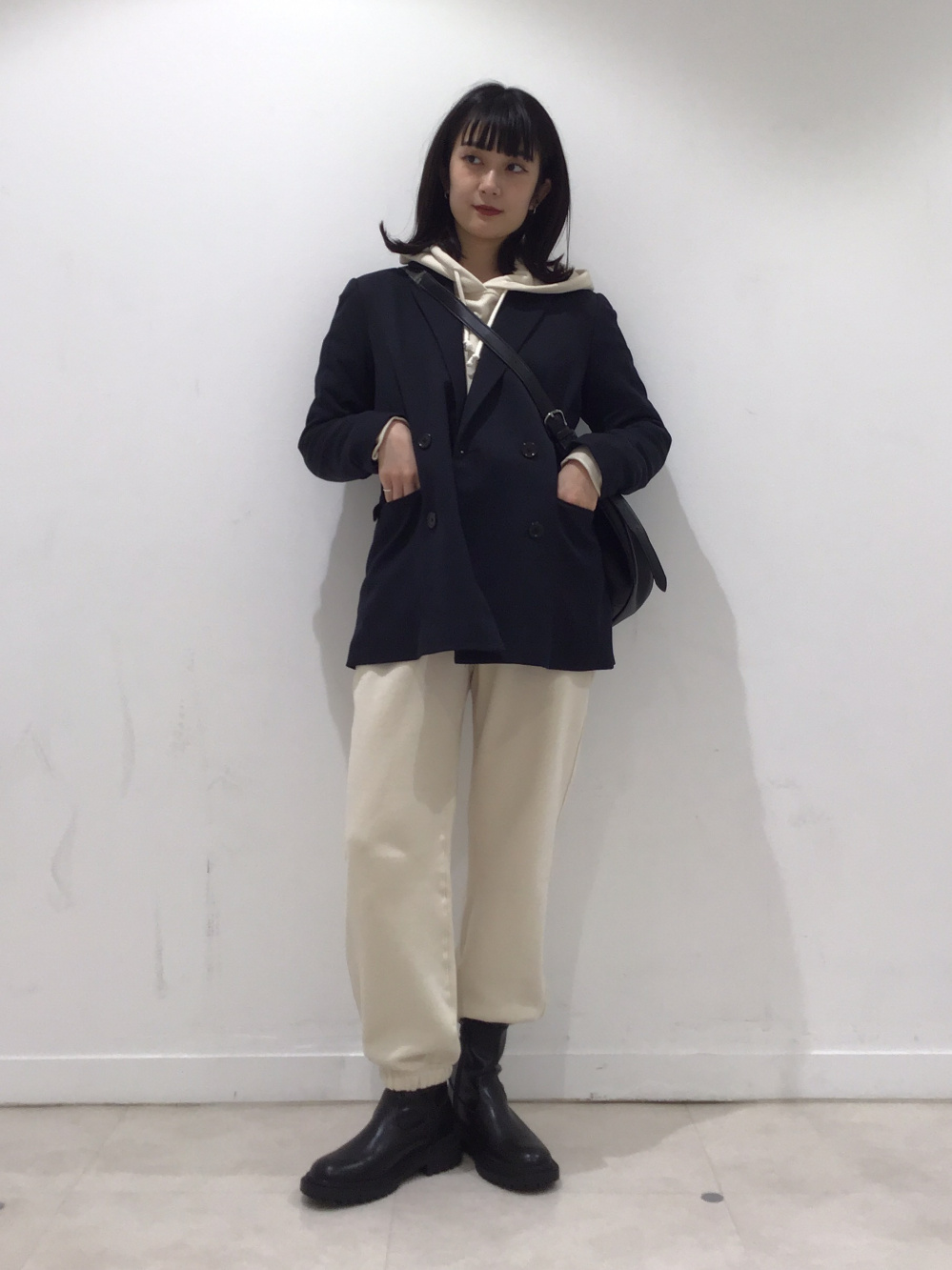 ダブルブレストテーラードジャケット(セットアップ可能)」の着用