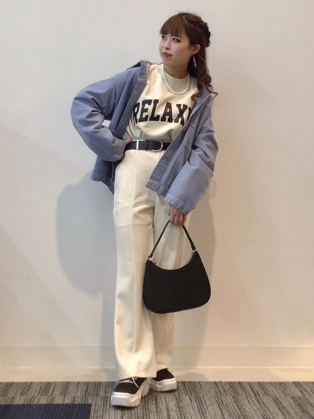 グラフィッククロップドスウェットプルオーバー(長袖)(ロゴ)」の