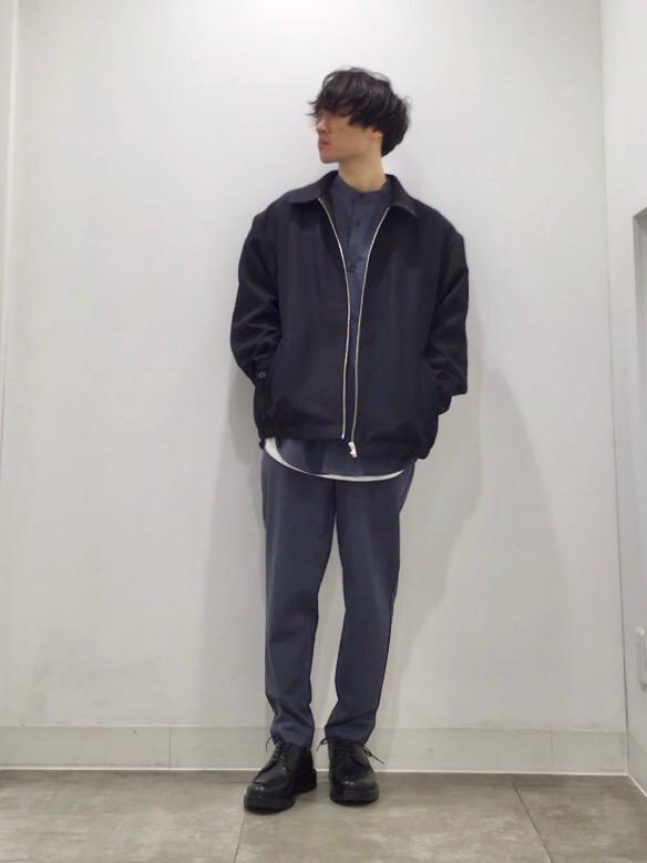 イージーアンクルパンツ(セットアップ可能)」の着用コーディネート